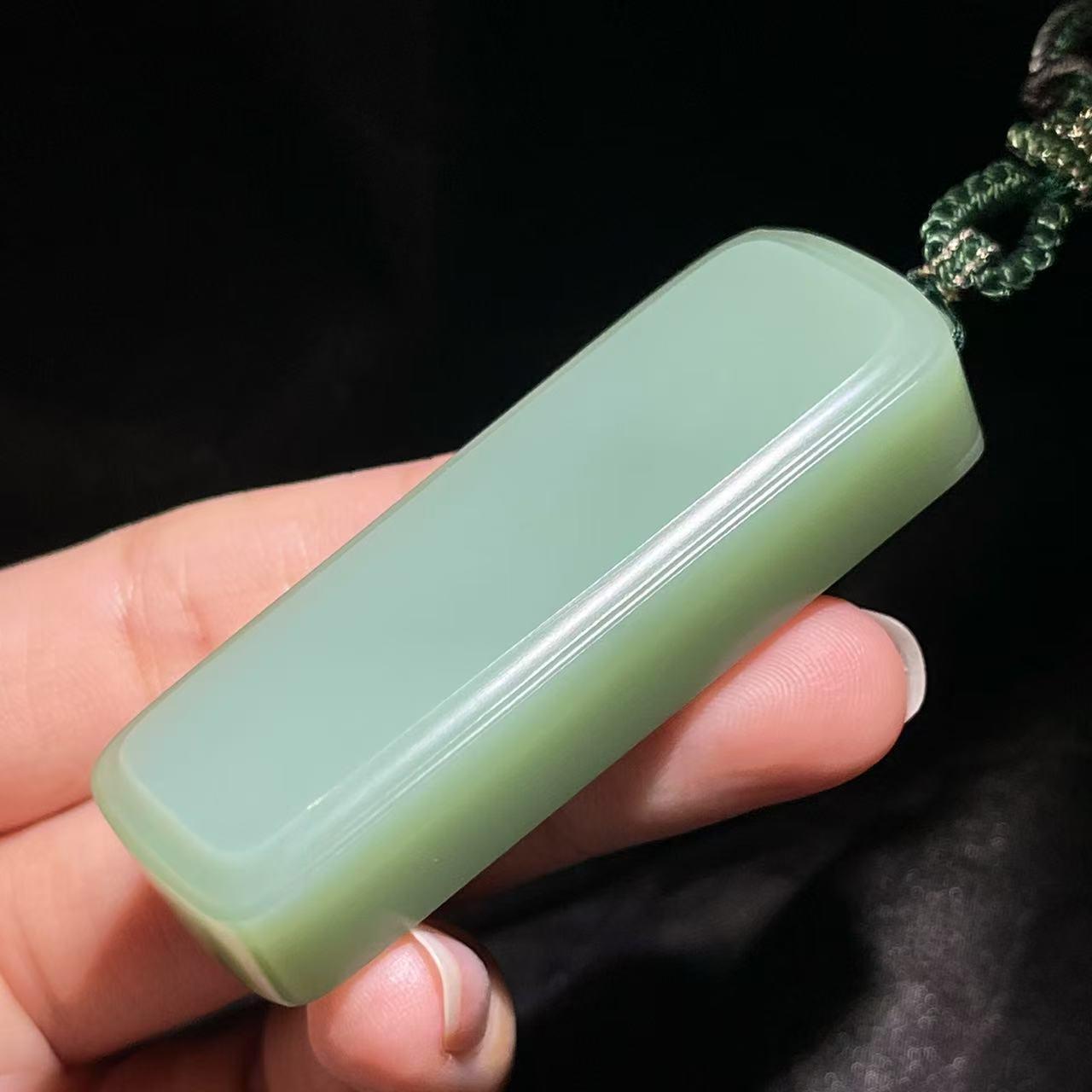 和田玉碧玉粉青无事牌（44.3g）
