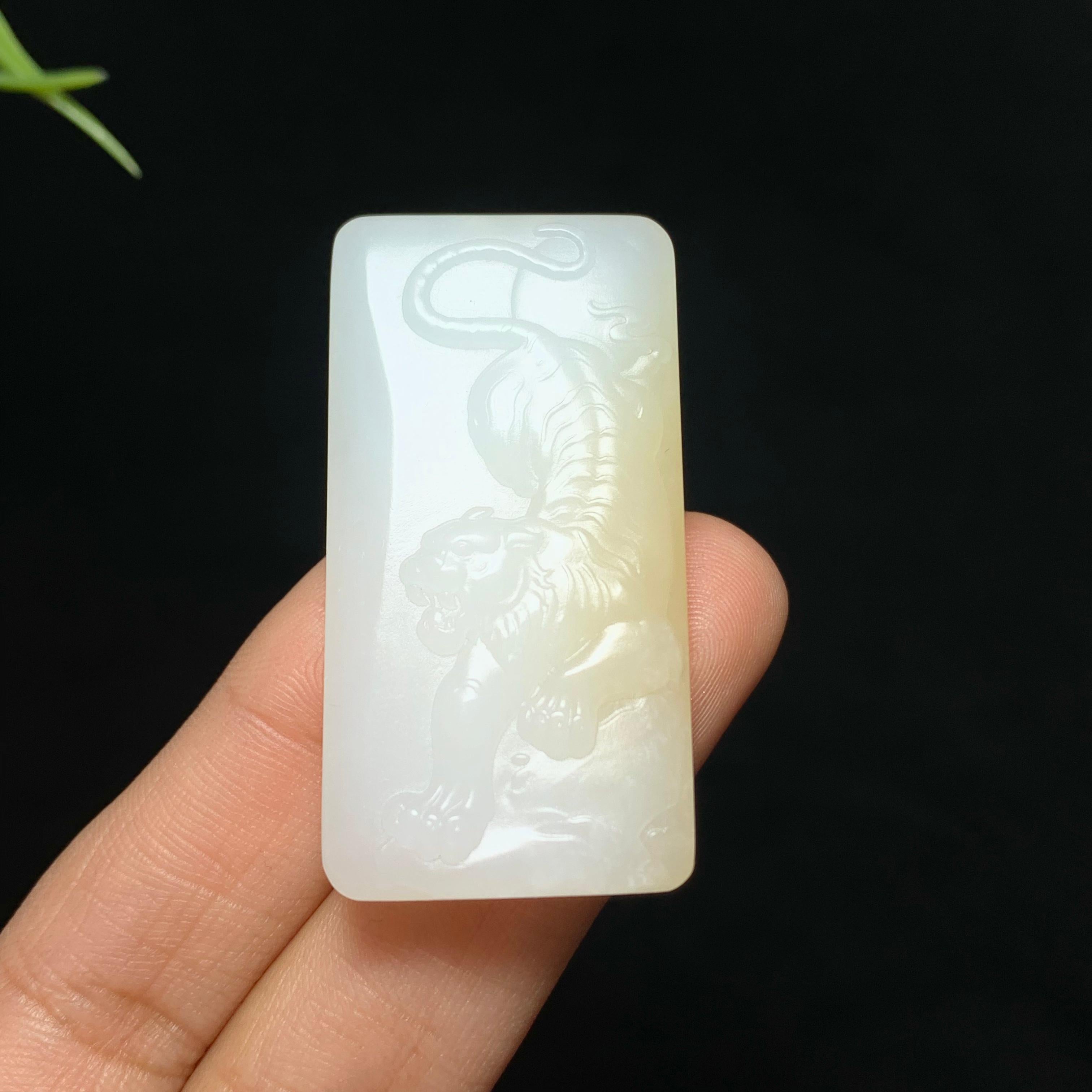 高品质和田糖白玉下山虎挂件（18.0g）