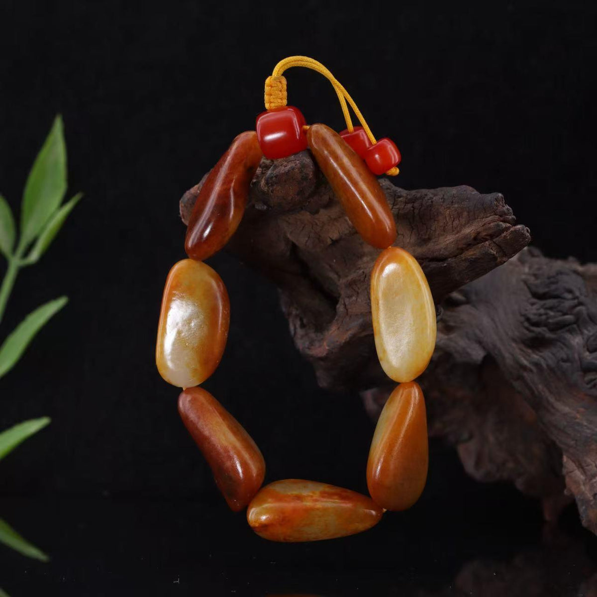 和田玉黄沁皮籽料【精品手串】（56.4g）