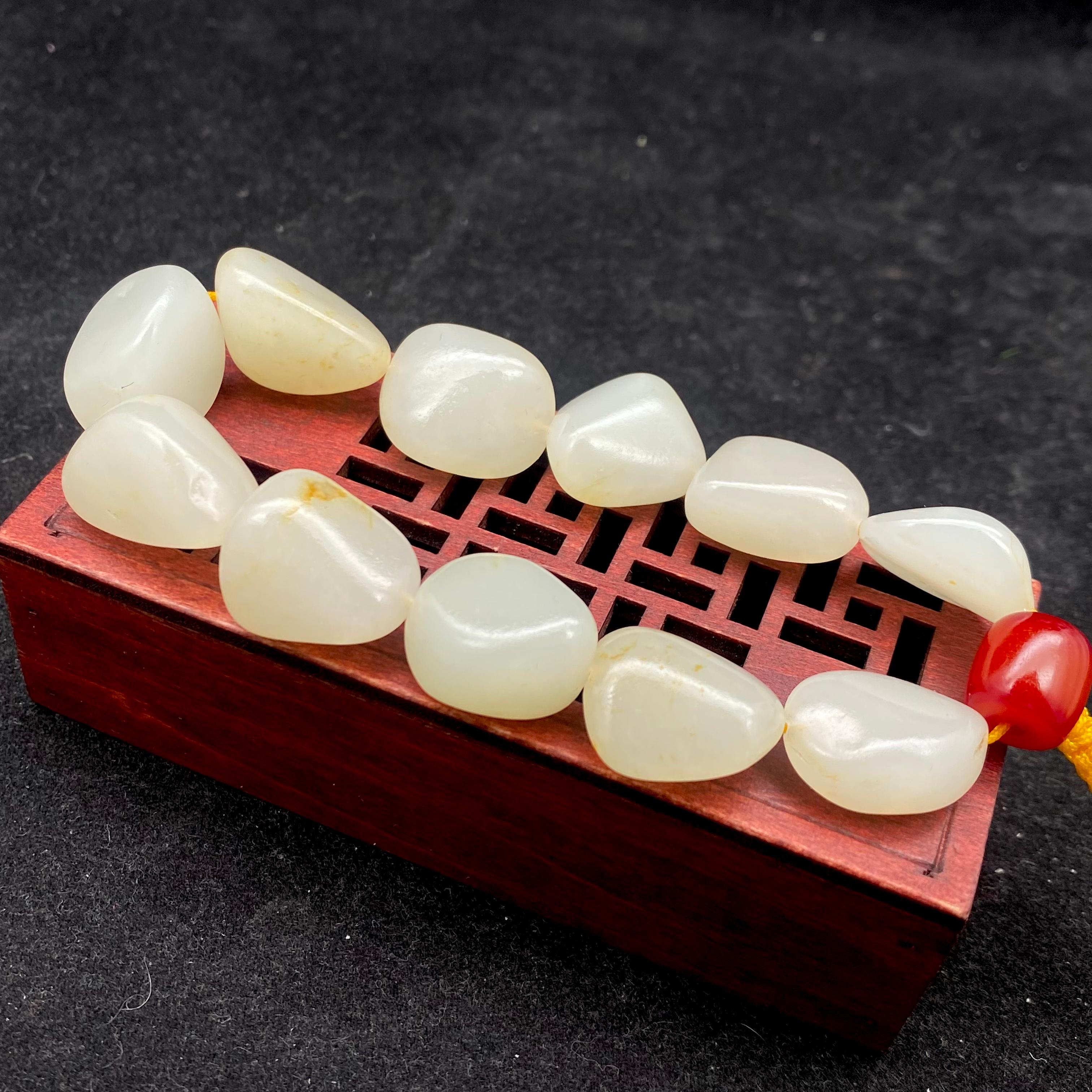 和田玉洒金皮【精品手串】（52.3g）