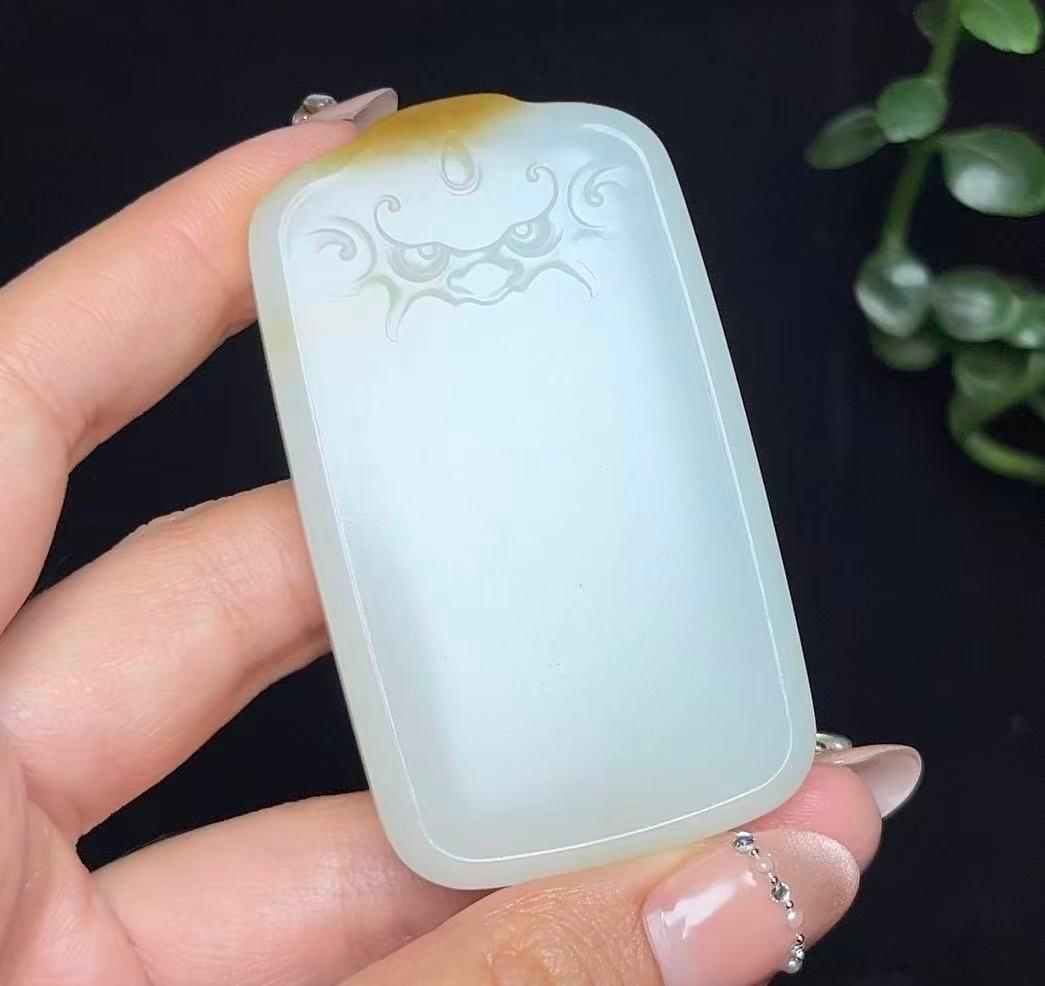 和田玉且末糖白羊脂玉守护平安无事牌（81.6g）