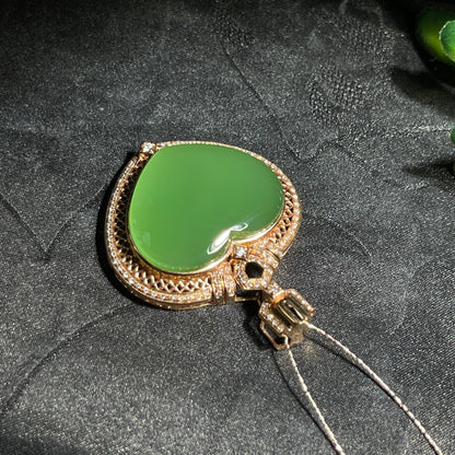 和田玉碧玉粉绿金镶桃心坠（8.2g）