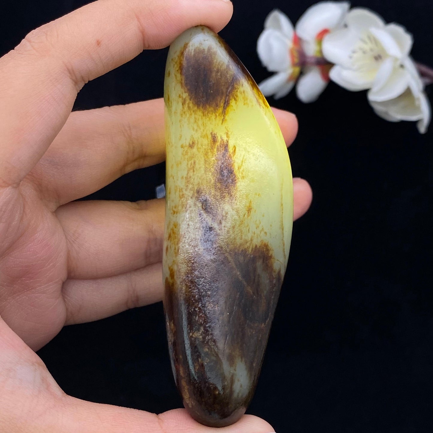 和田玉秋梨皮籽料手把件（117.6g）