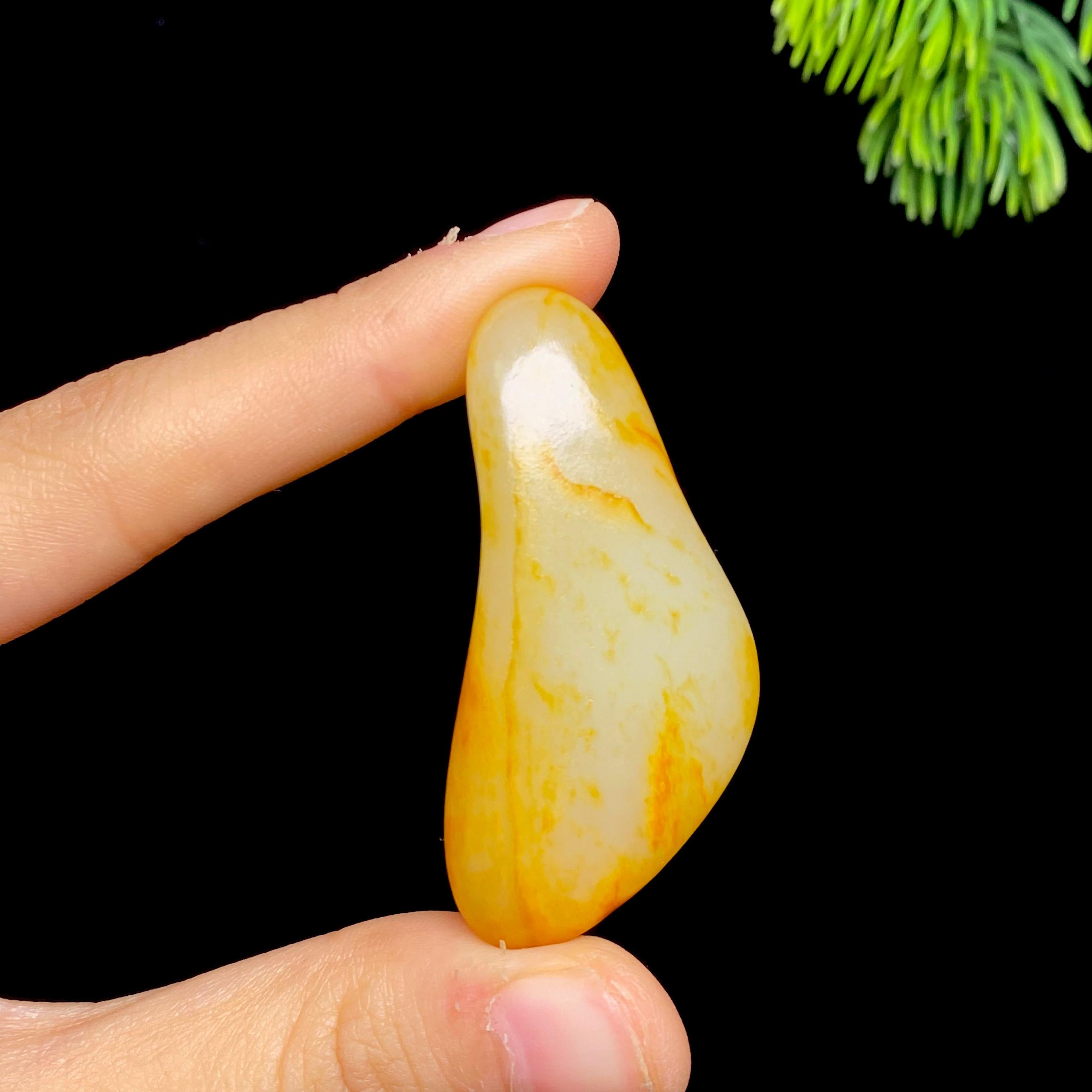 和田玉黄皮籽料（23.7g）