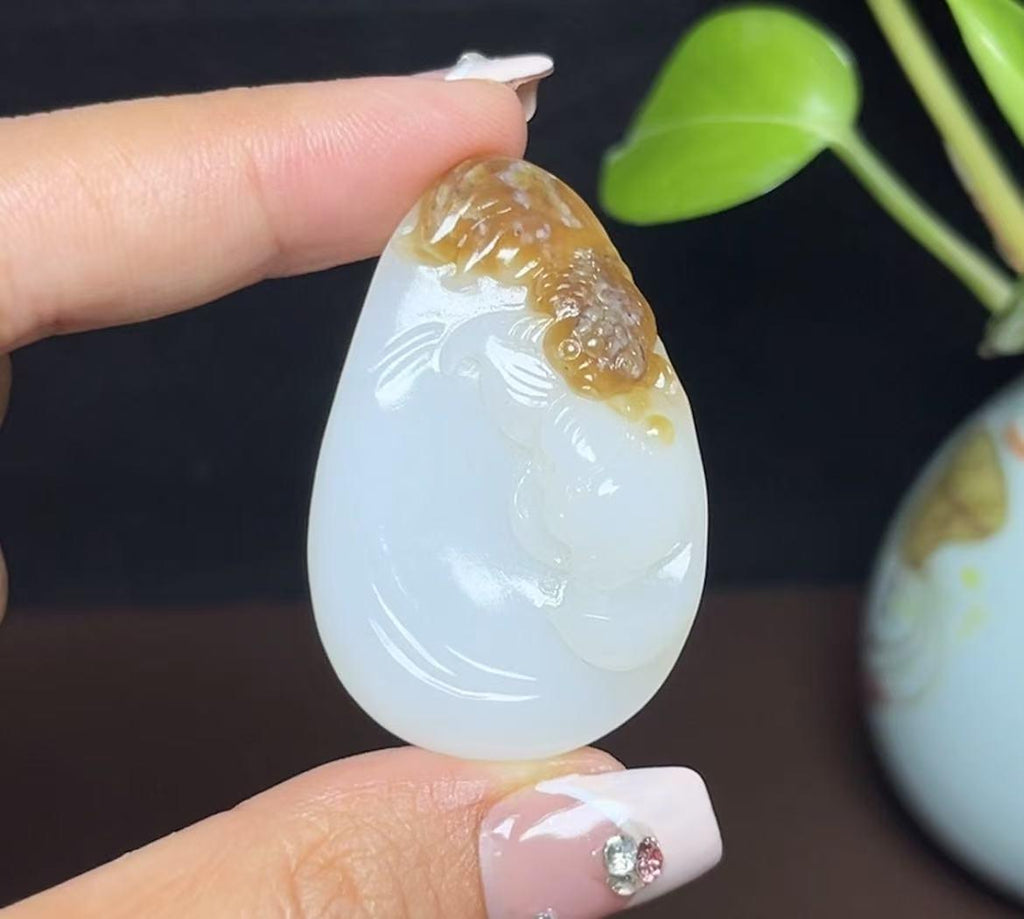 新疆和田玉且末糖白羊脂玉年年有余（26.5g）