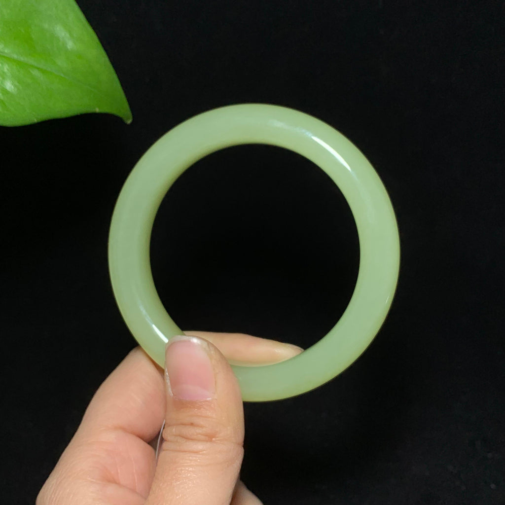 收藏级和田玉鸡油黄黄口手镯（67.2g）