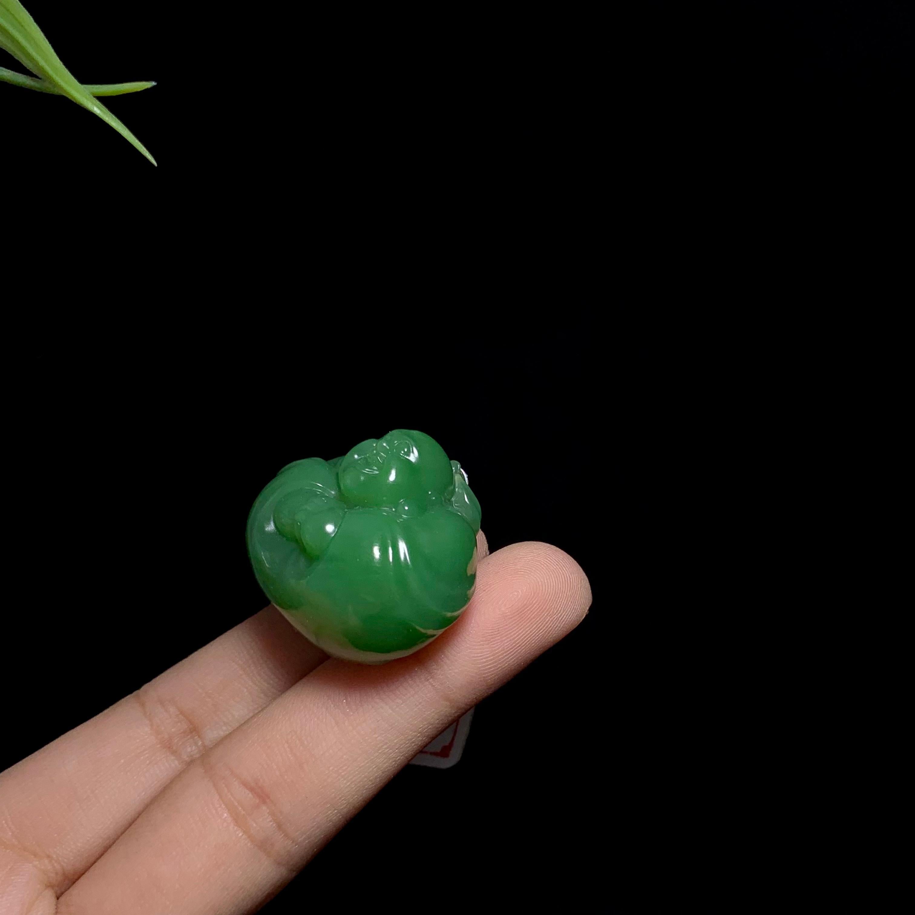 和田碧玉辣阳绿佛公挂件（24.7g）