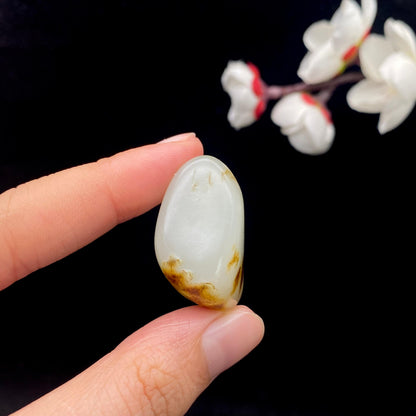 和田玉黄皮籽料挂件（18.2g）