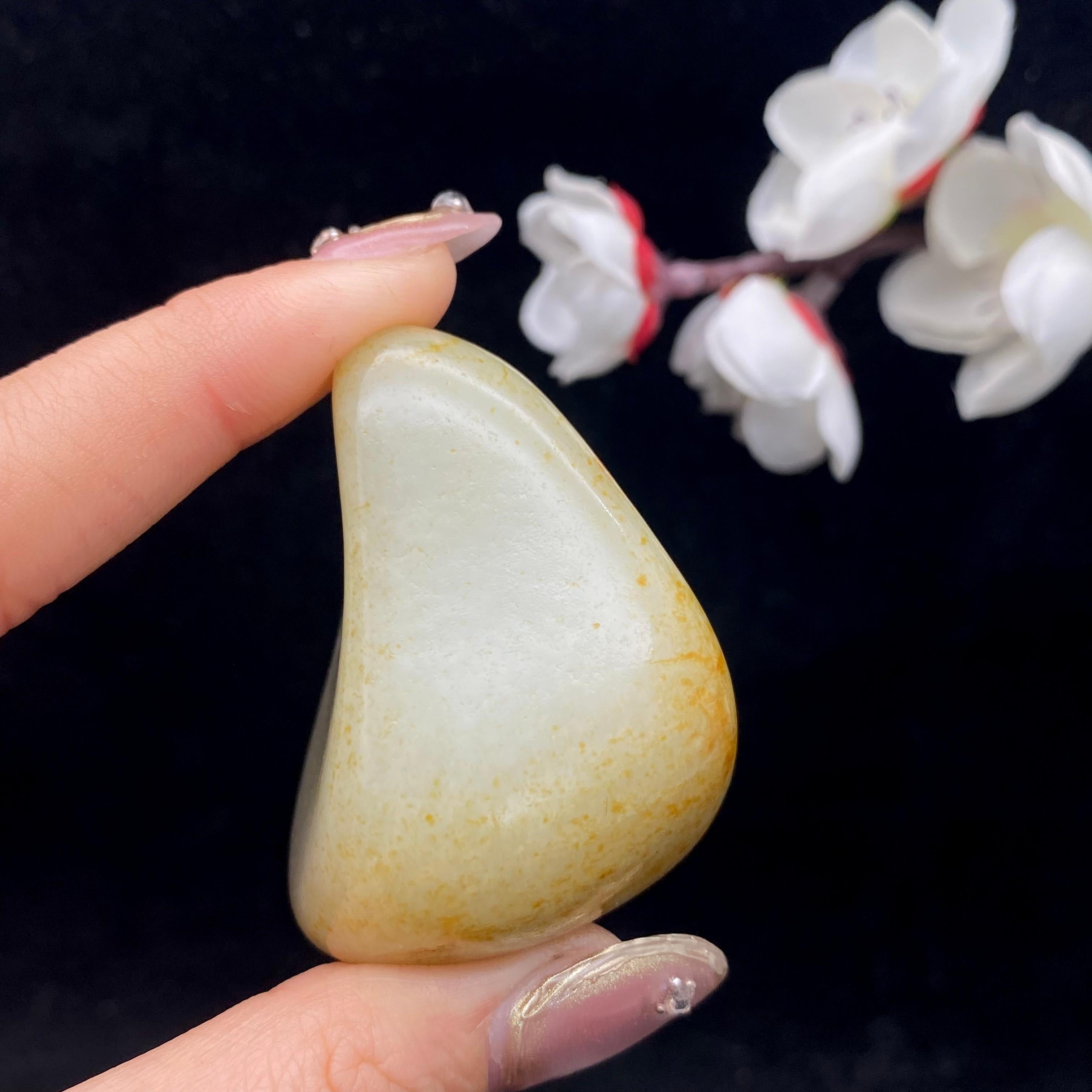 和田玉洒金皮籽料原石（82.8g）