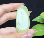 和田玉若羌黄口料站观音挂件（23.2g）