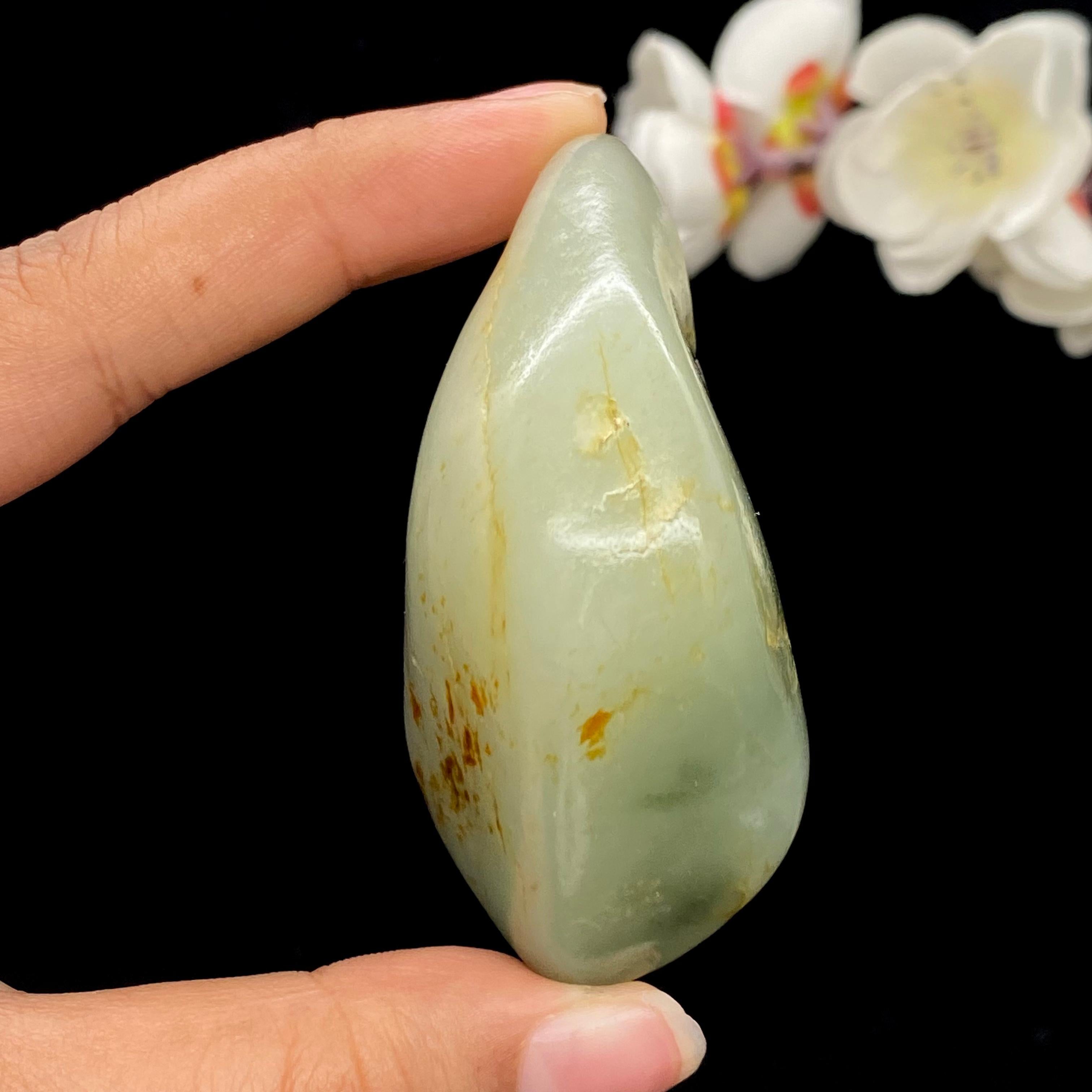 和田玉洒金皮翠青籽料手把件（98.1g）
