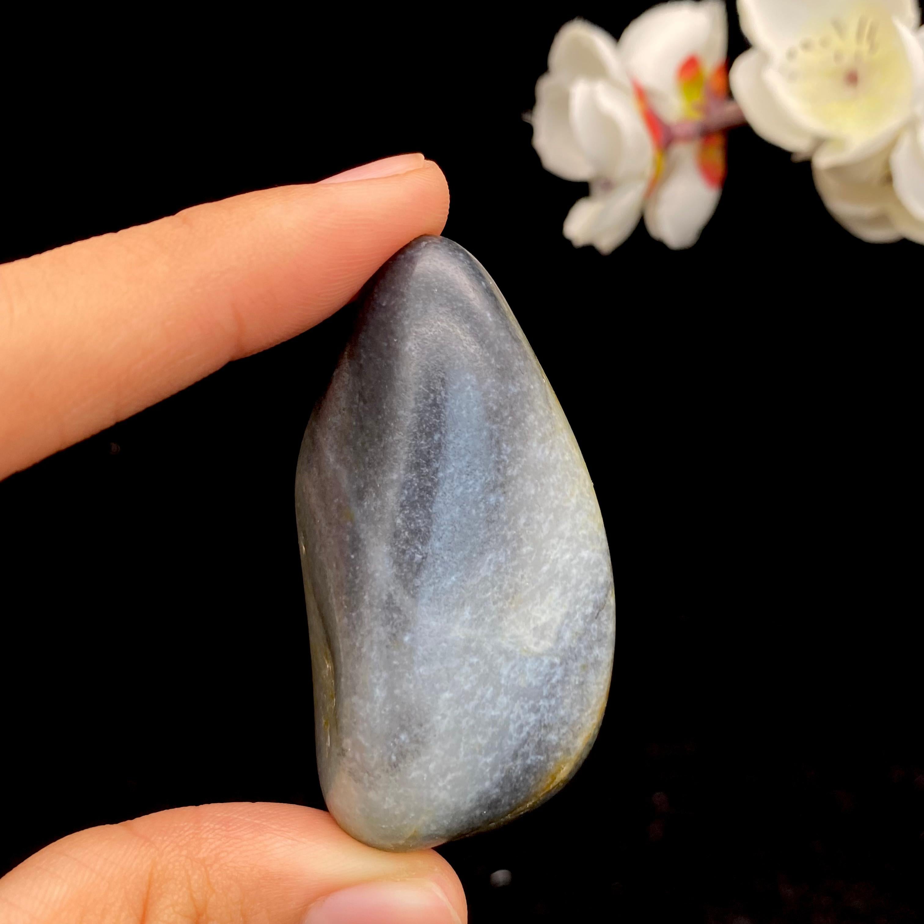 【超值推荐】和田玉青花籽料原石（48.6g）