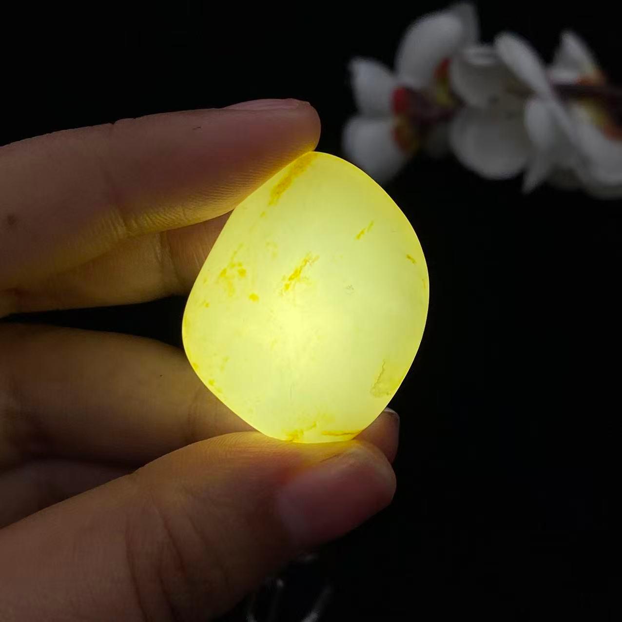 和田玉洒金皮籽料挂件（18.1g）