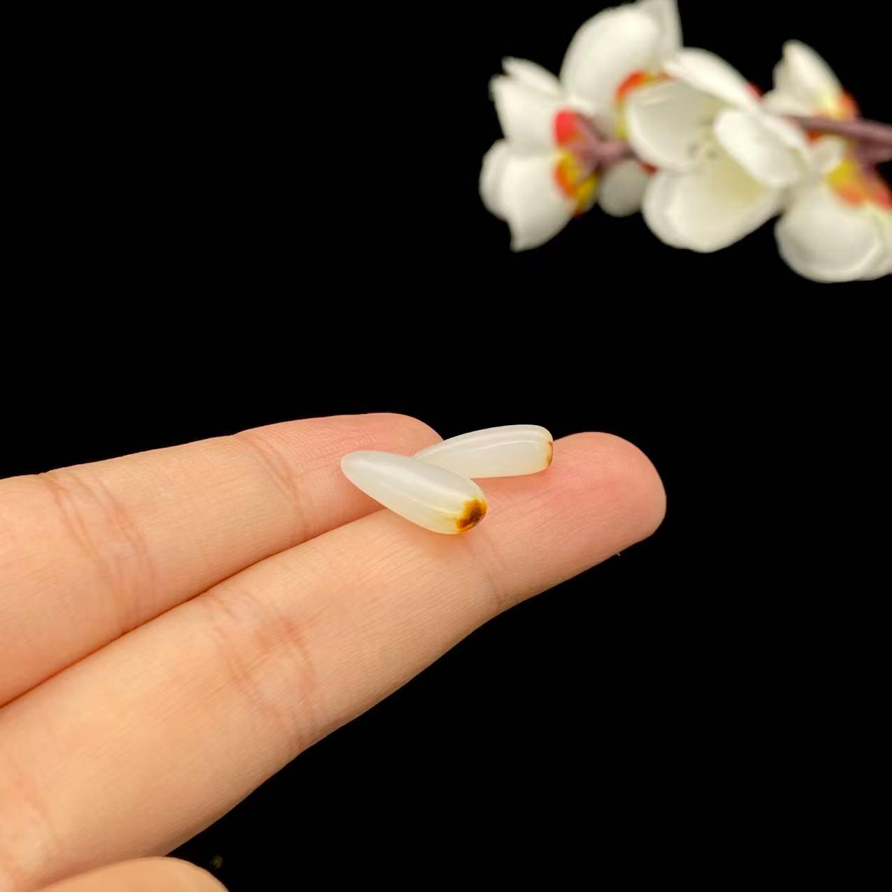 和田玉聚黄皮籽料戒面籽（1.7g）