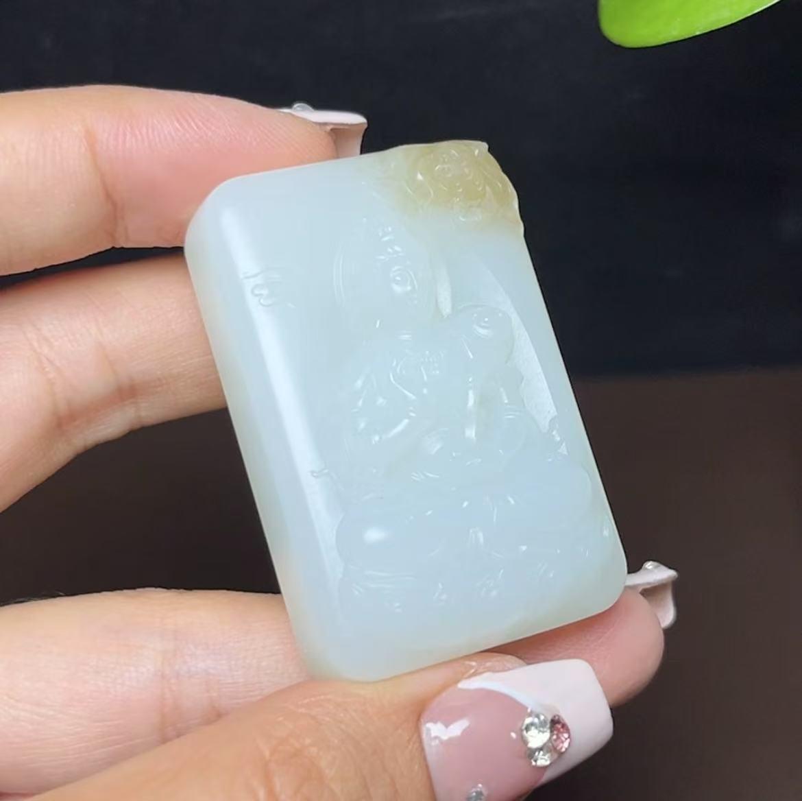 新疆和田玉且末糖白羊脂玉观音（53.2g）