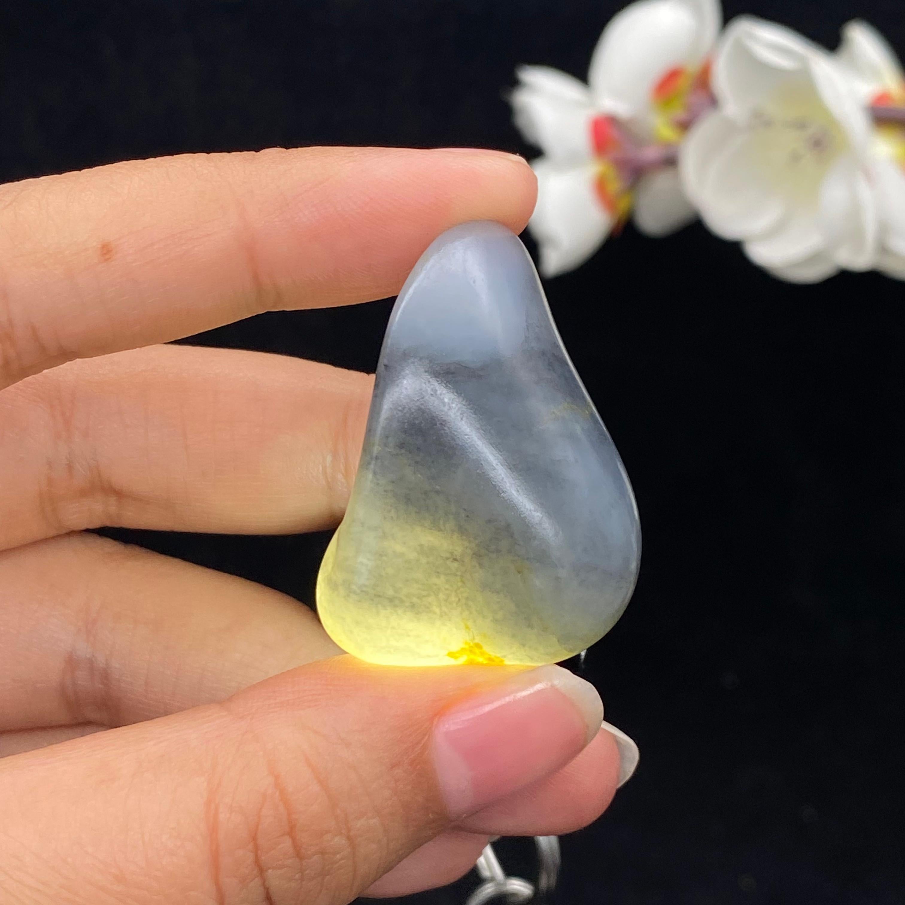 【超值推荐】和田玉青花籽料挂件（21.3g）