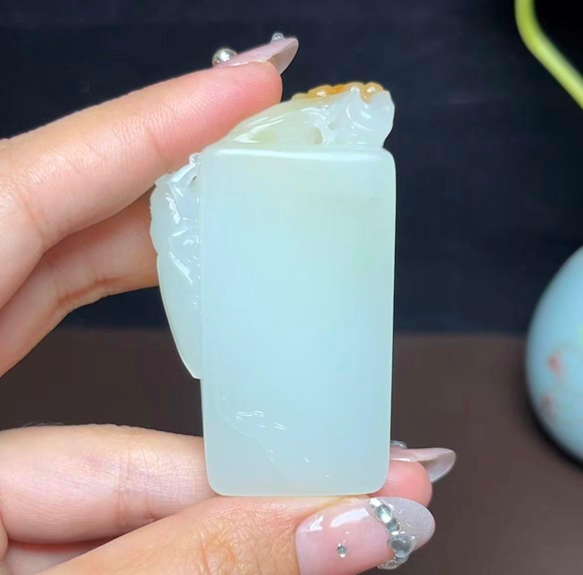 新疆和田玉且末糖一鸣惊人金蝉平安无事牌（55.0g）