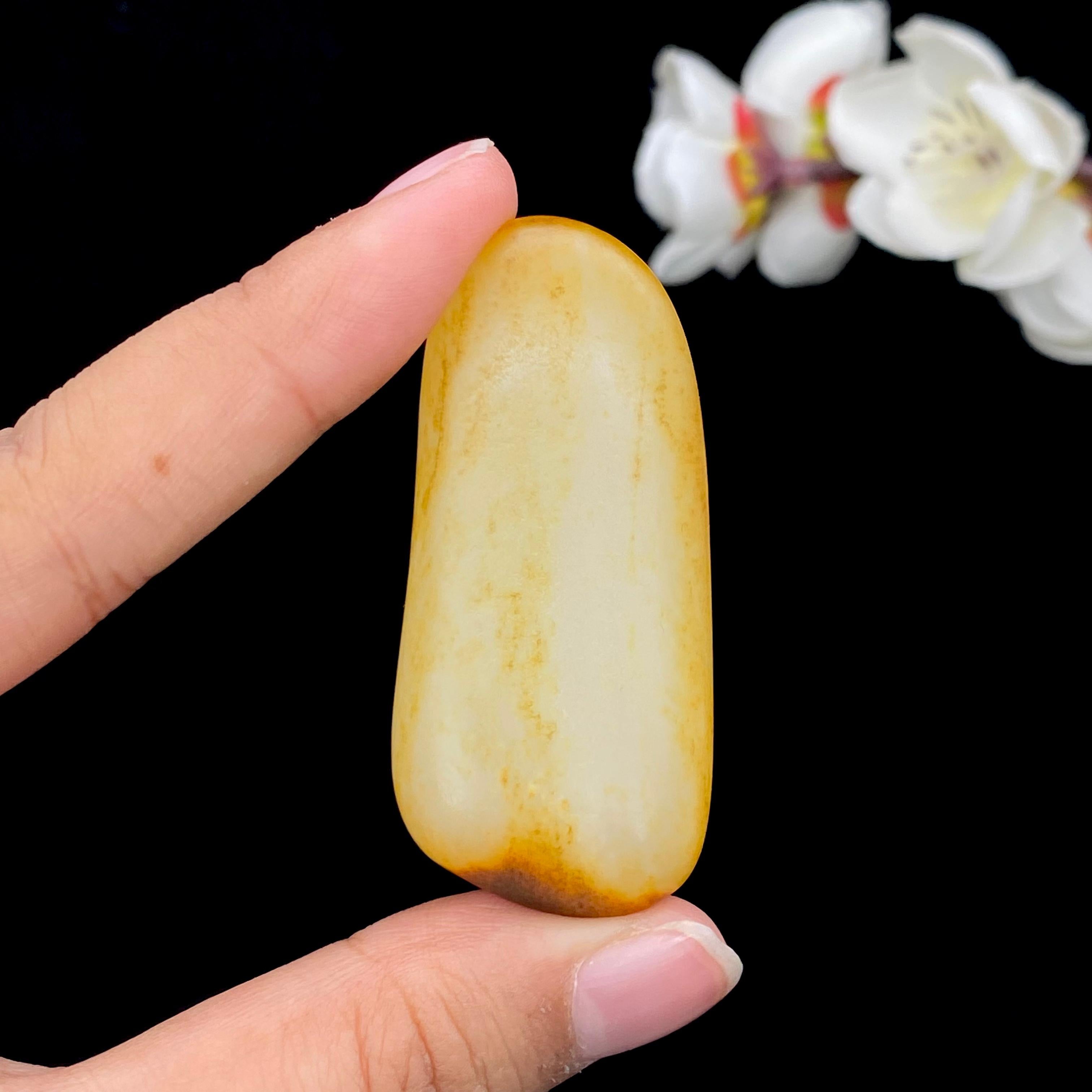 和田玉聚红皮籽料挂件（31.3g）