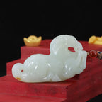 收藏级和田玉白玉带皮籽料卧马手把件（146.8g）