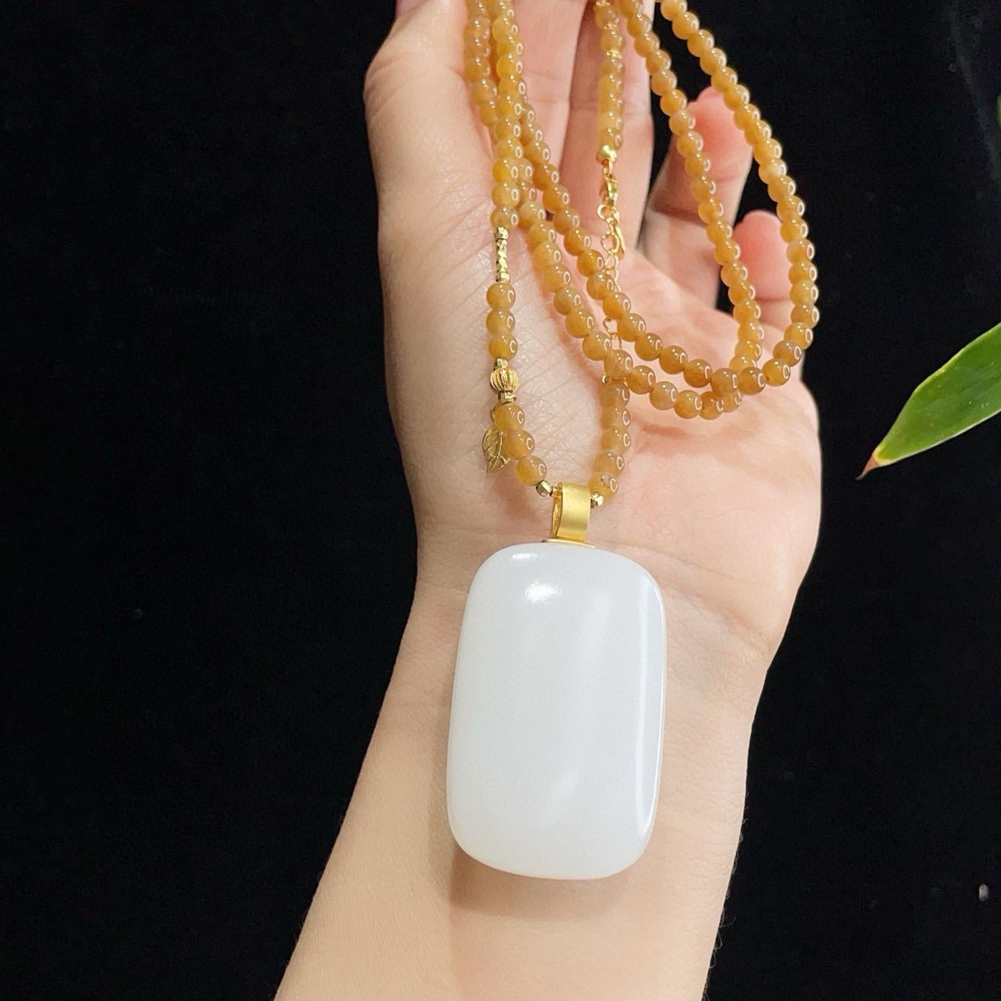 和田玉-18k金羊脂白玉平安牌吊坠（29.4g）