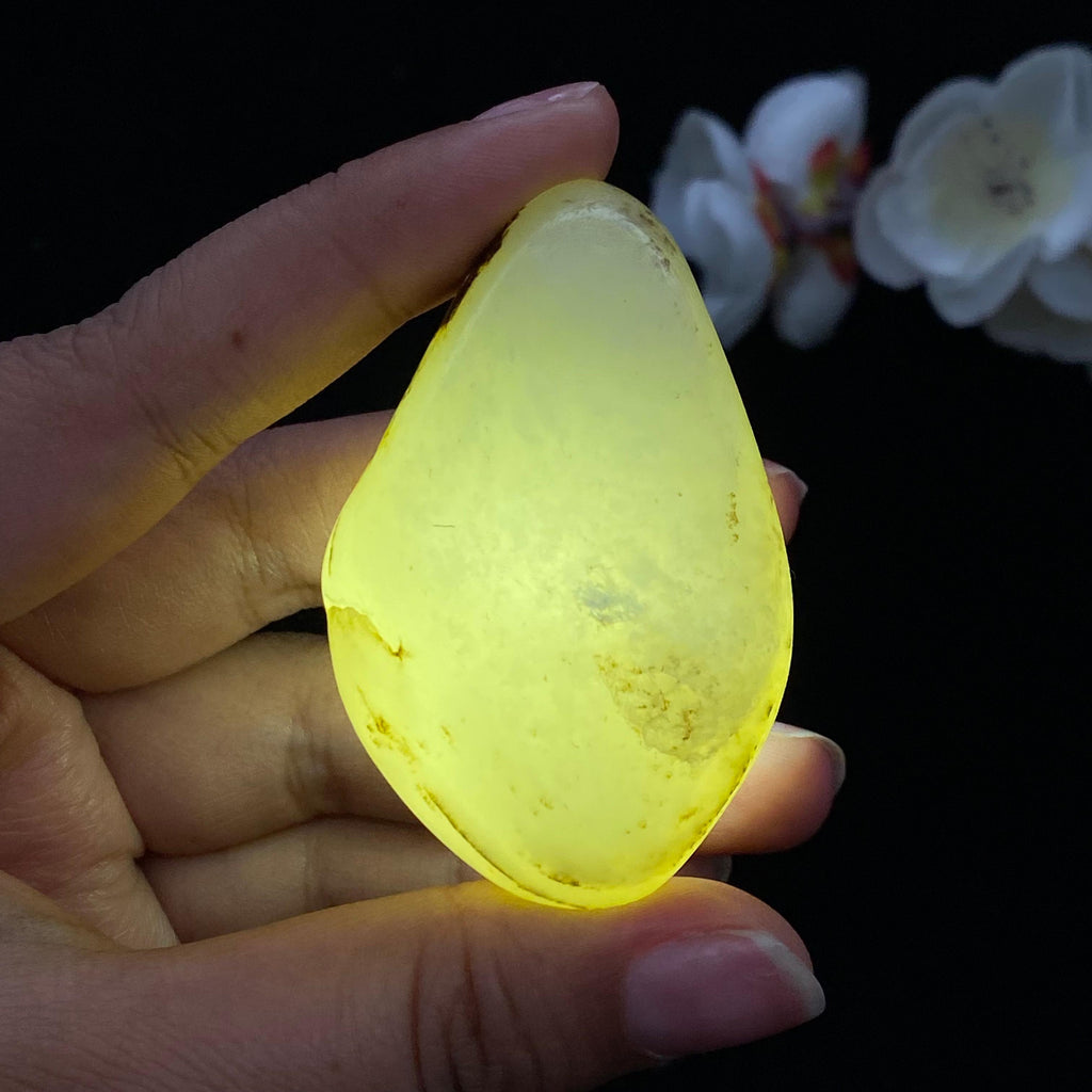 和田玉秋梨黑皮籽料手把件（72.3g）