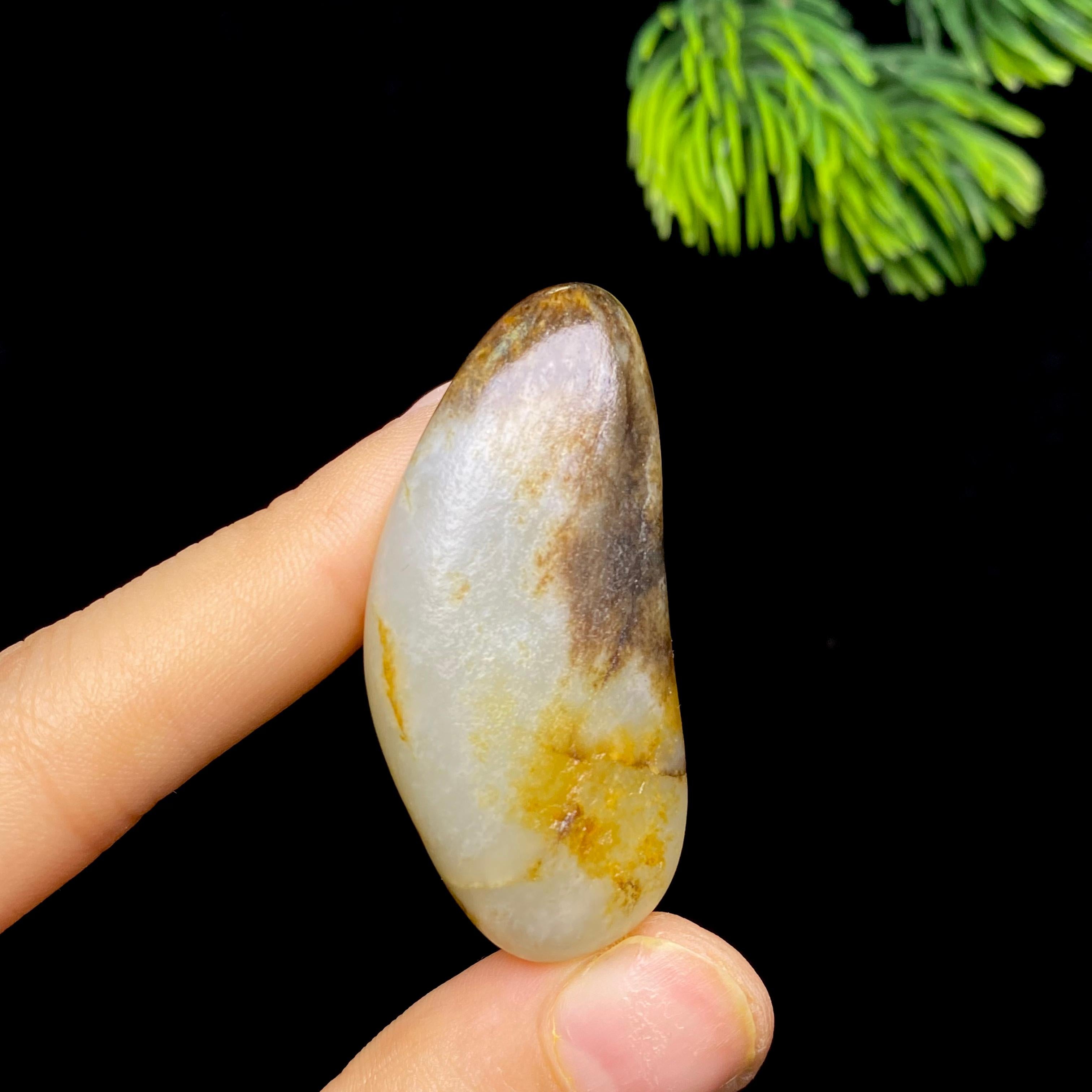 【超值推荐】和田玉秋梨皮籽料（21.2g）