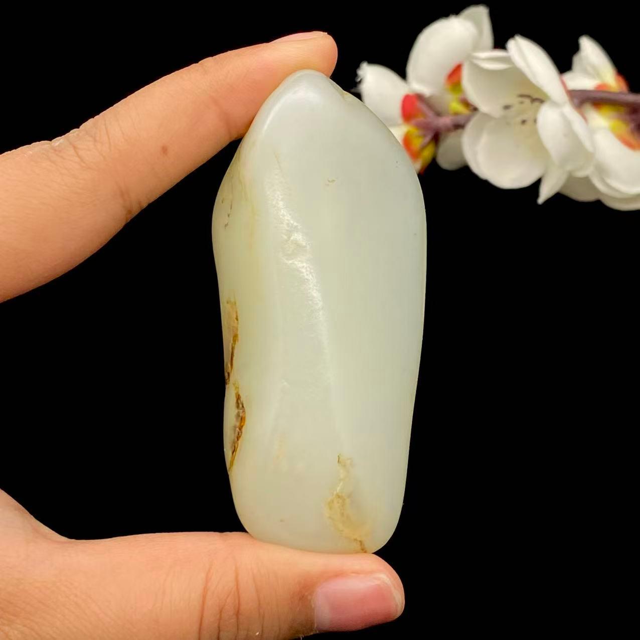 和田玉白玉籽料手把件（90.8g）