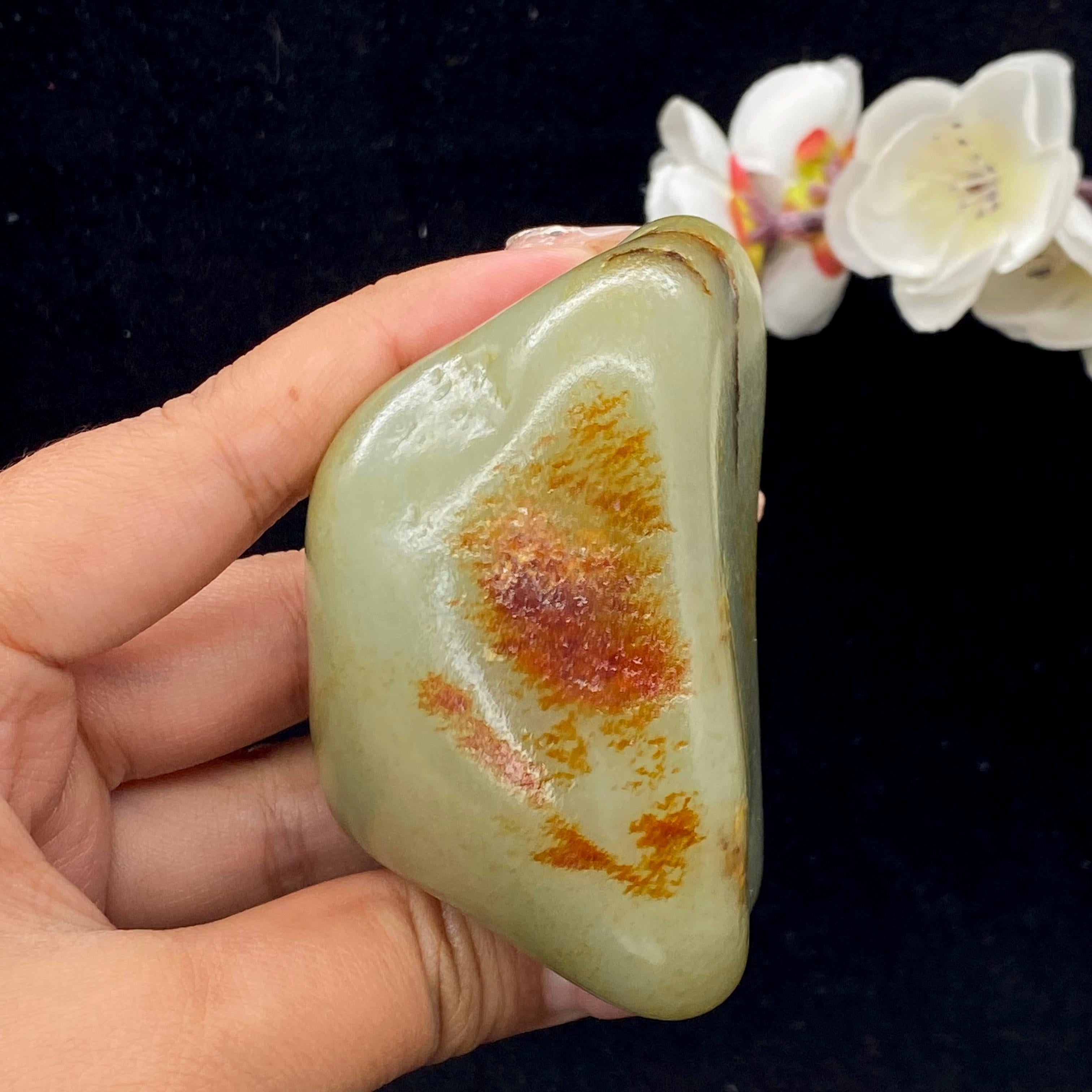 和田玉洒红皮籽料手把件（284.3g）