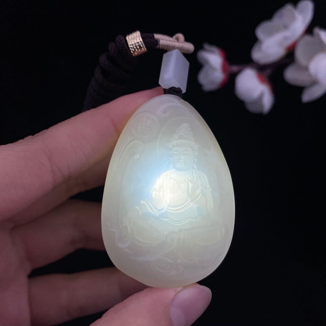 和田玉白玉籽料【观音】（29.1g） – 厚德载玉
