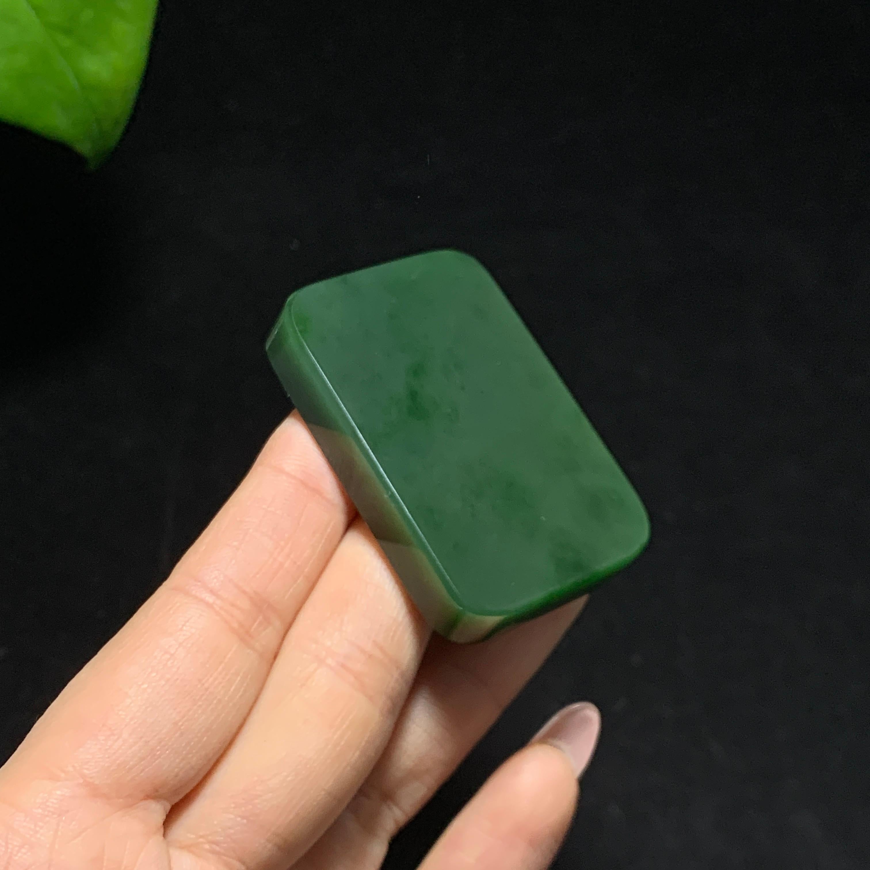 高品质碧玉菠菜绿无事牌（47.8g）