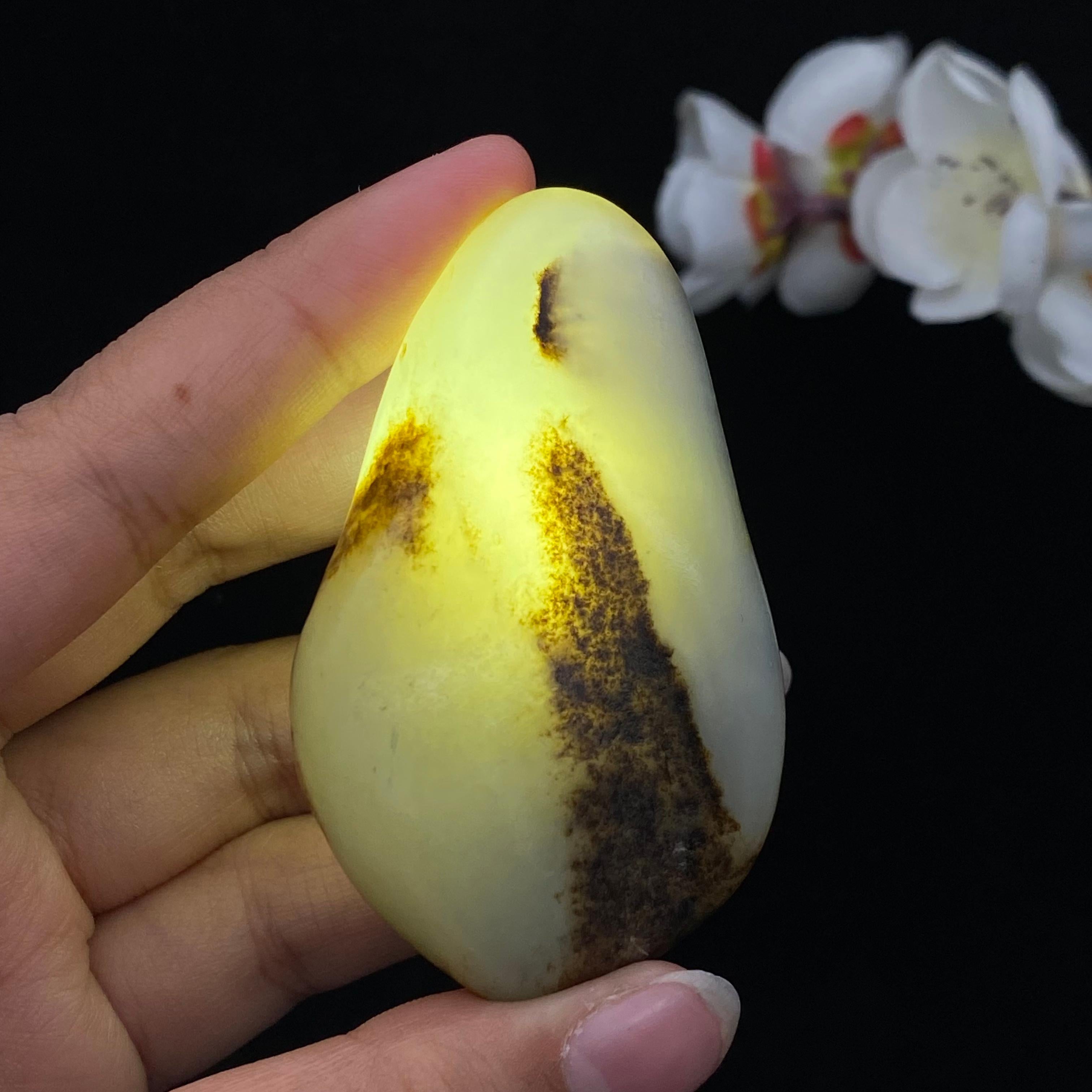 和田玉秋梨皮籽料原石（66.9g）