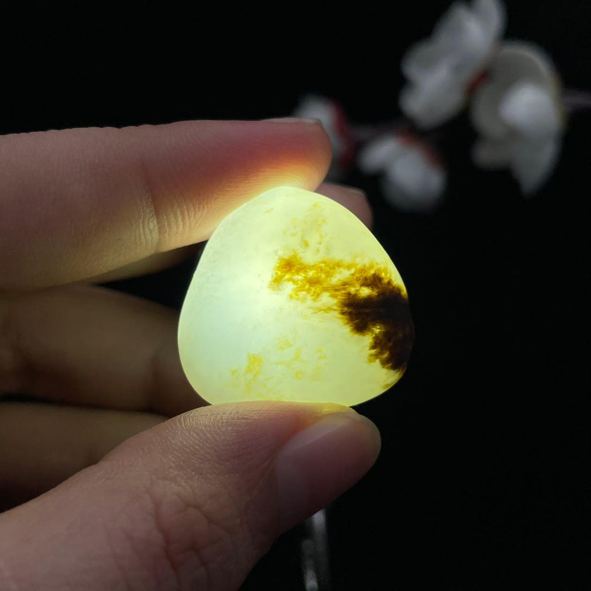 和田玉秋梨皮青花底籽料（11.8g）