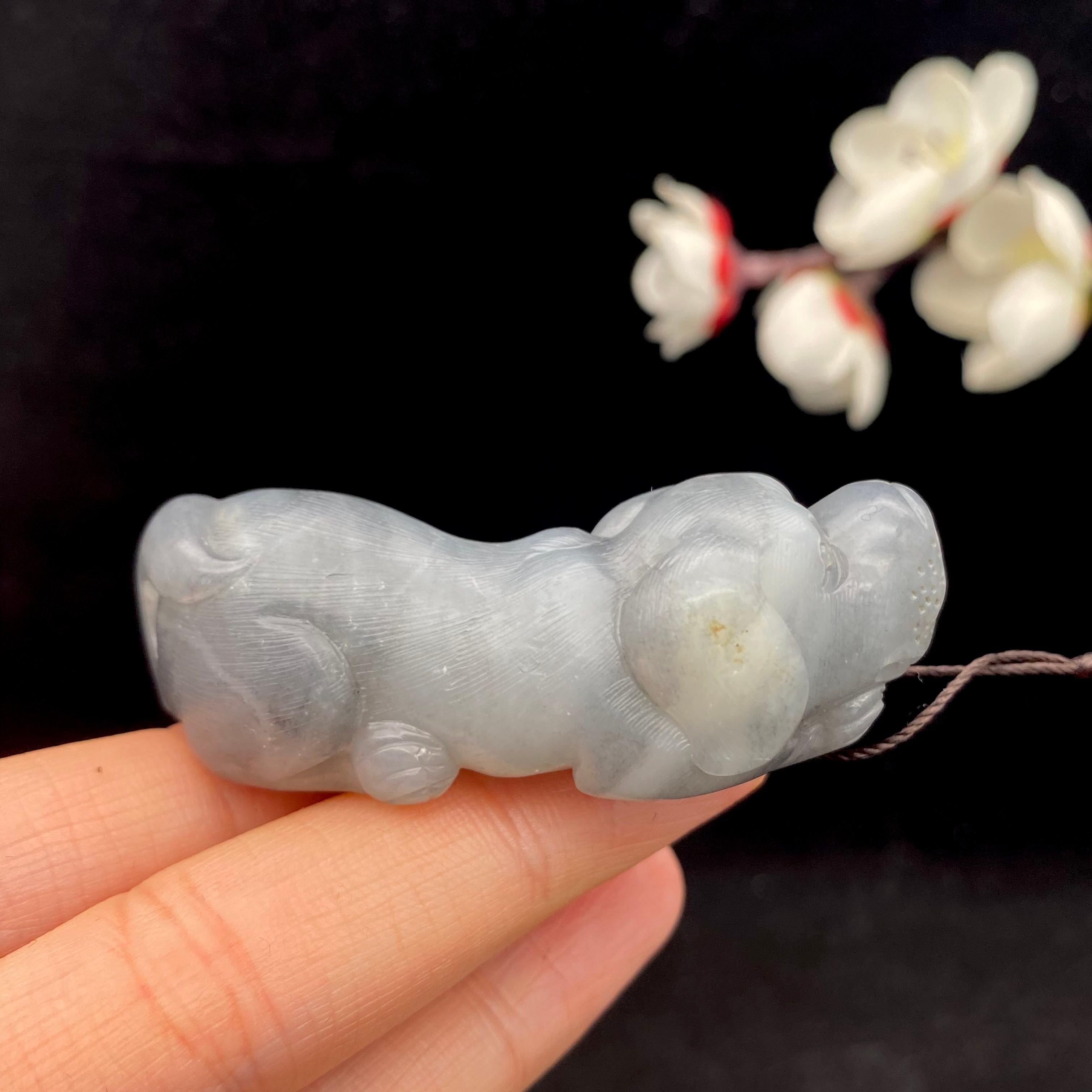 和田玉青花籽料【旺财狗】（49.2g） – 厚德载玉