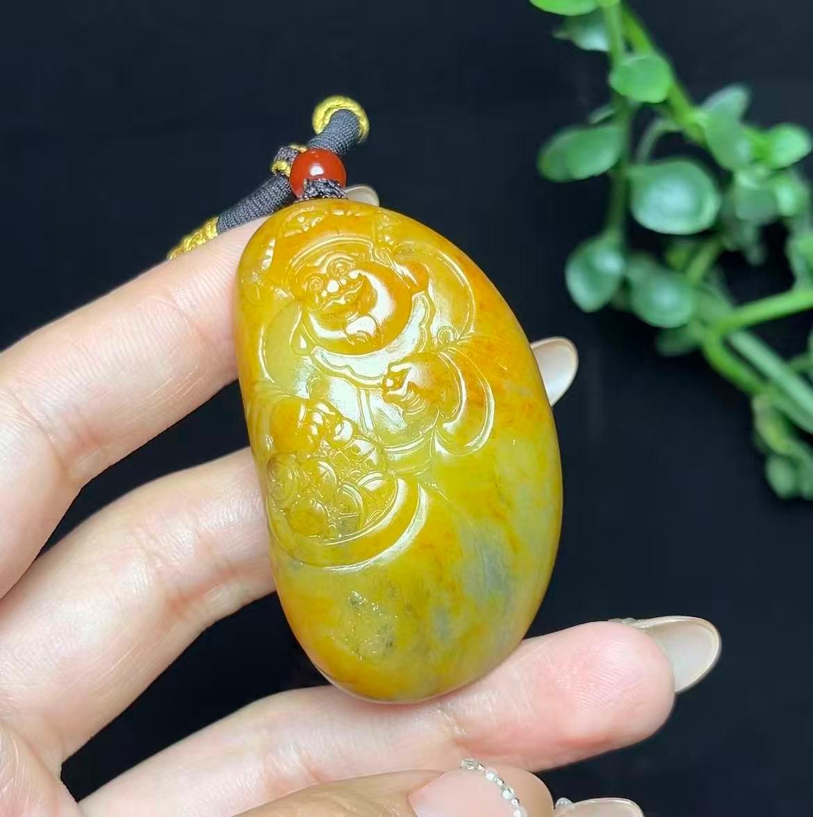 新疆和田玉籽料红沁财神（57.2g）