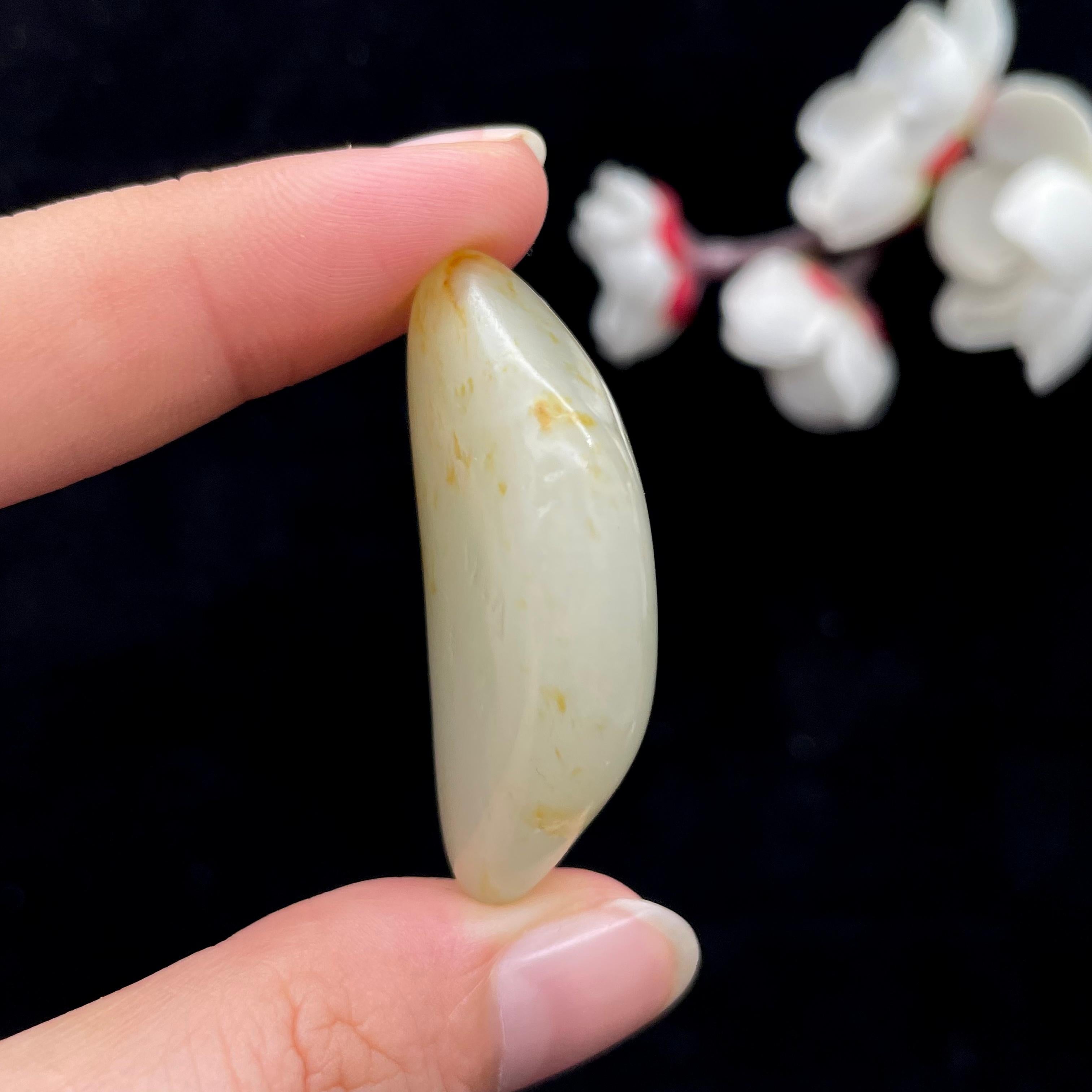 和田玉青白玉带黄皮籽料（23.2g）