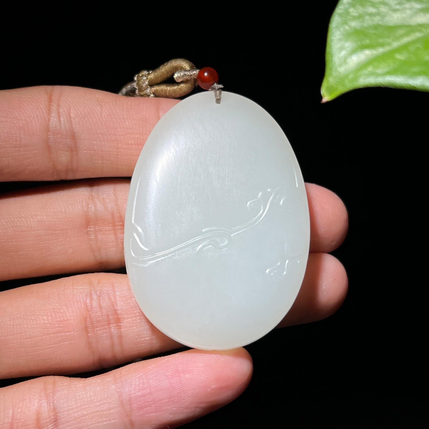 和田玉籽料淡淡的洒金皮大日如来牌（33.7g）