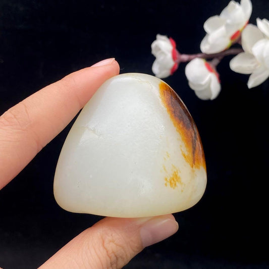和田玉聚黄皮籽料原石（105g）