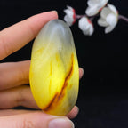 和田玉黄皮籽料手把件（67.3g）