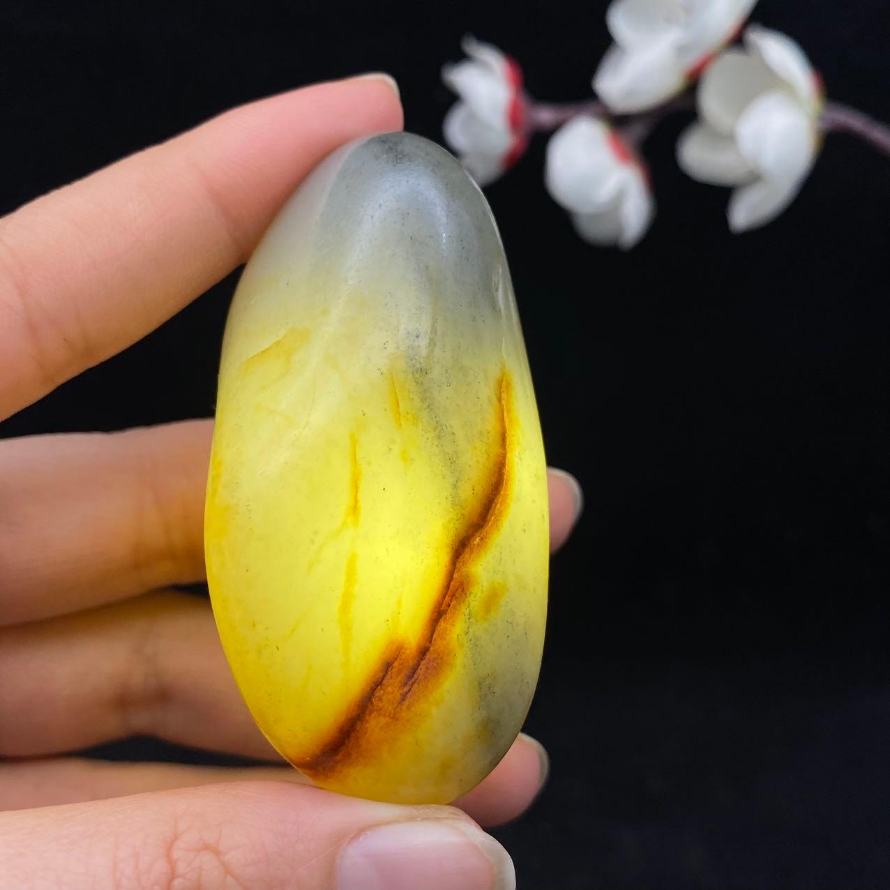 和田玉黄皮籽料手把件（67.3g）