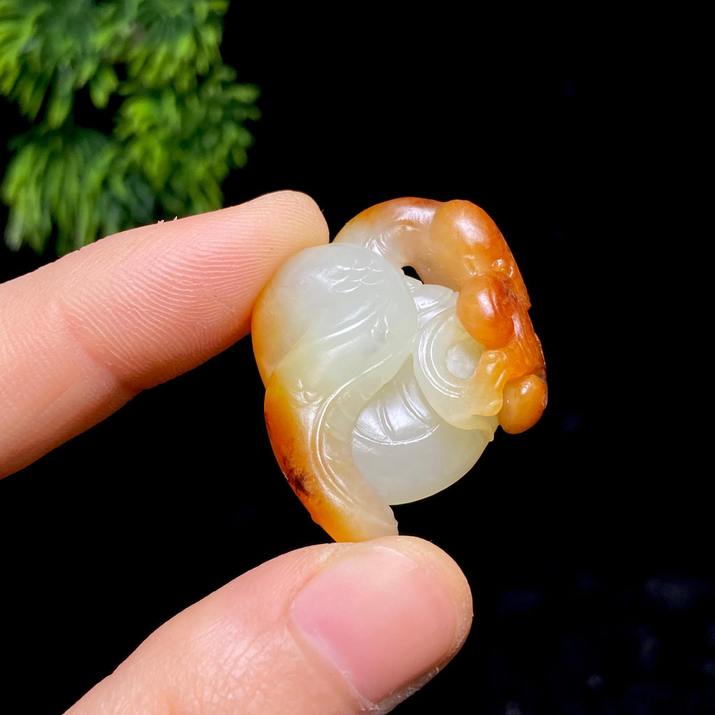 和田玉籽料灵蛇献瑞（13.4g）