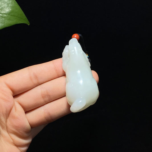 高品质和田玉山料马到成功挂件（50.6g）