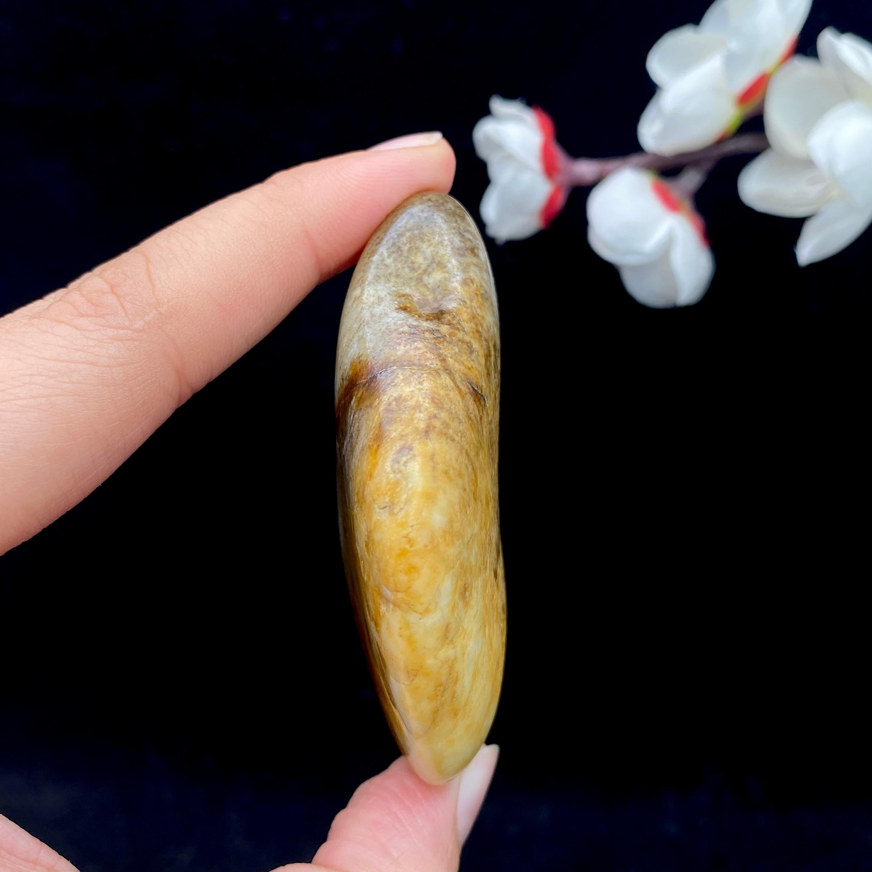 和田玉秋梨皮籽料原石（80.9g）