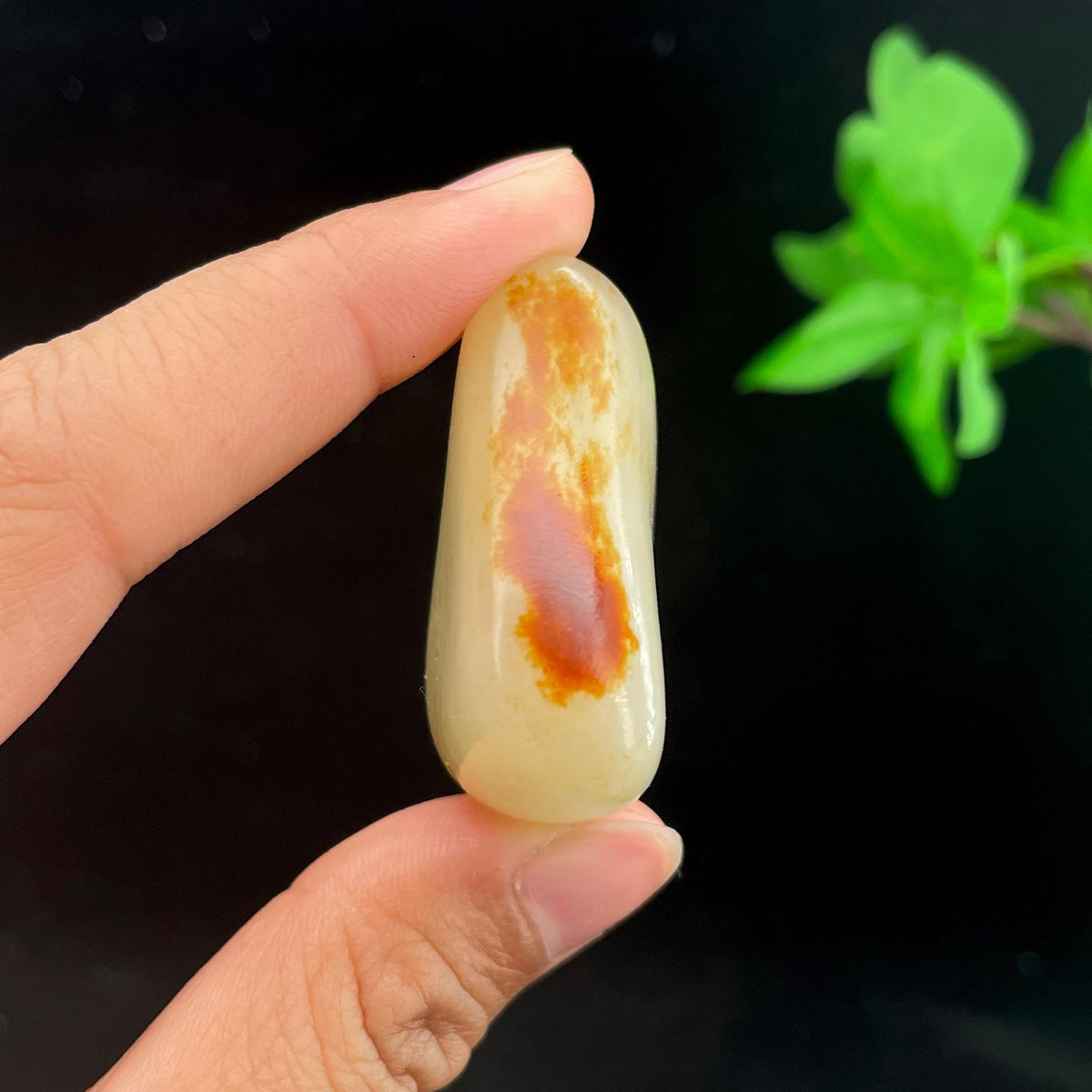和田玉红皮籽料挂件（33.4g）