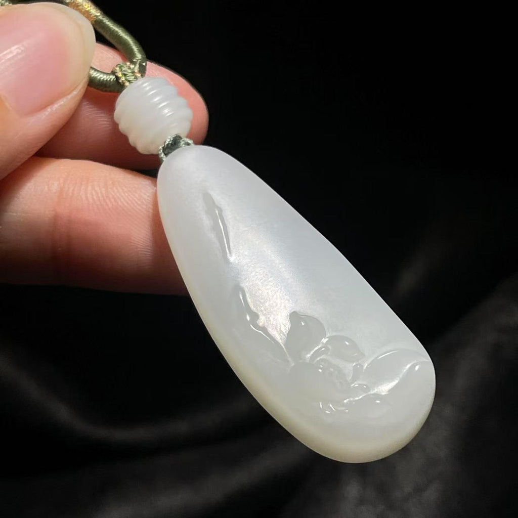 和田玉且末米达料莲花牌（12.7g）