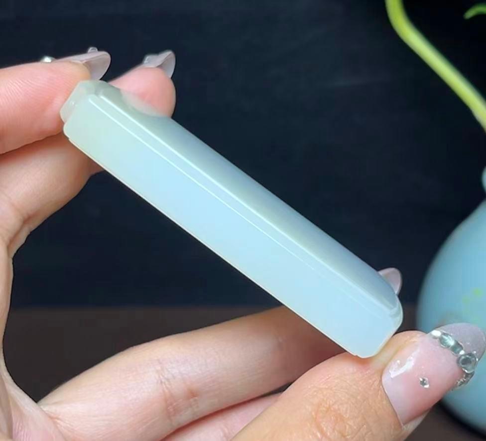 新疆和田玉且末料羊脂玉平安无事牌（66.6g）