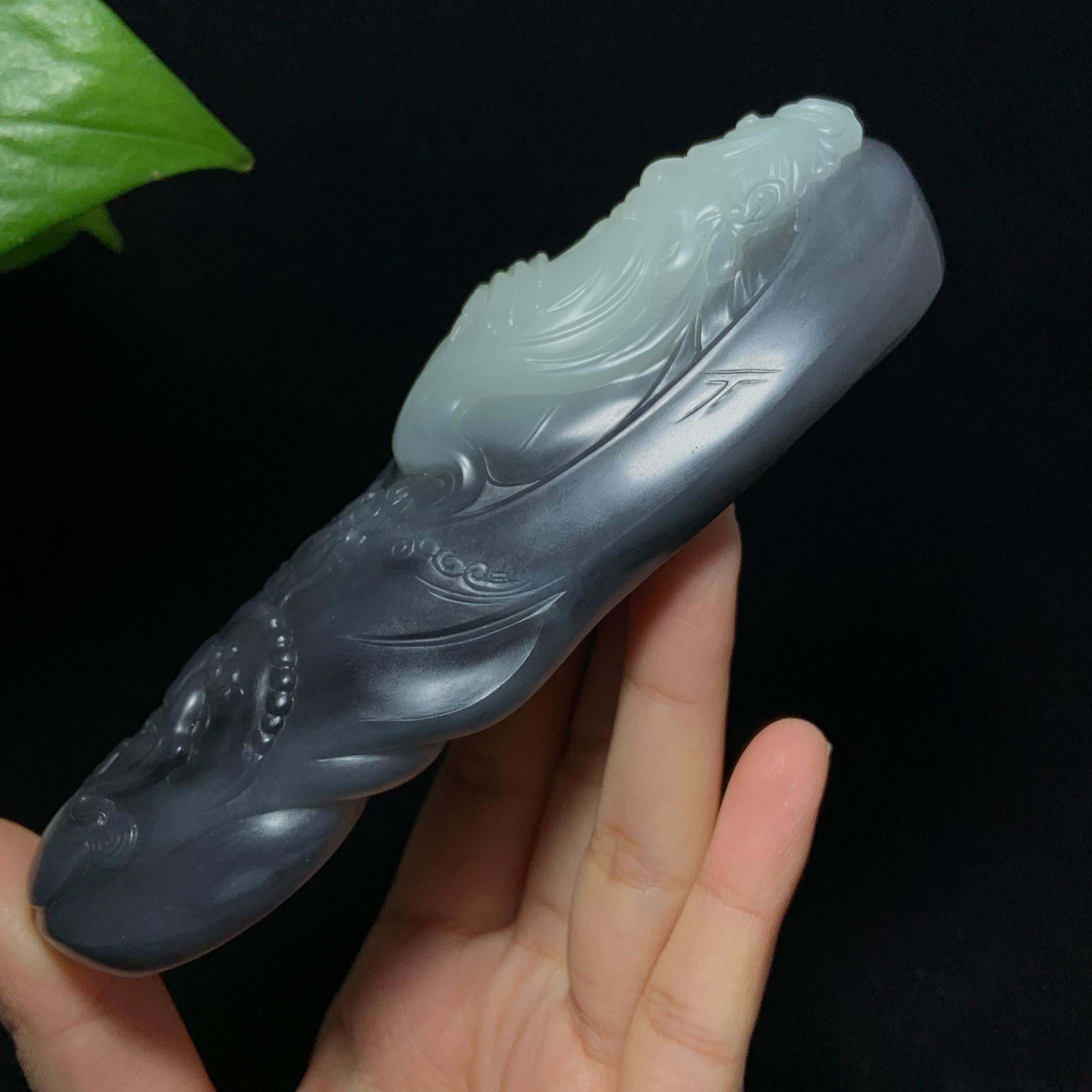 收藏传承级和田籽料青花御龙关公手把件（300.0g）