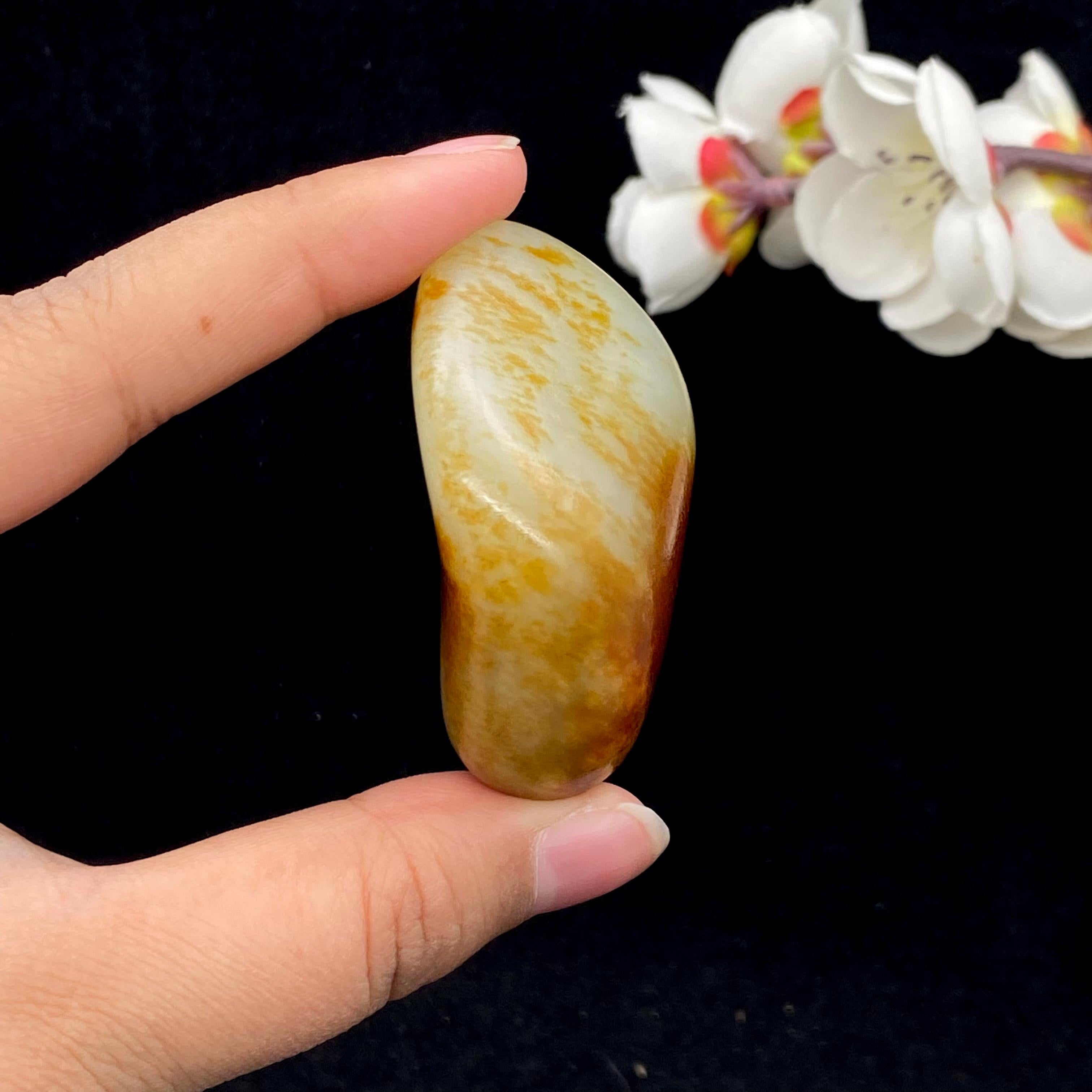 和田玉聚红皮籽料小手把件（75.3g）