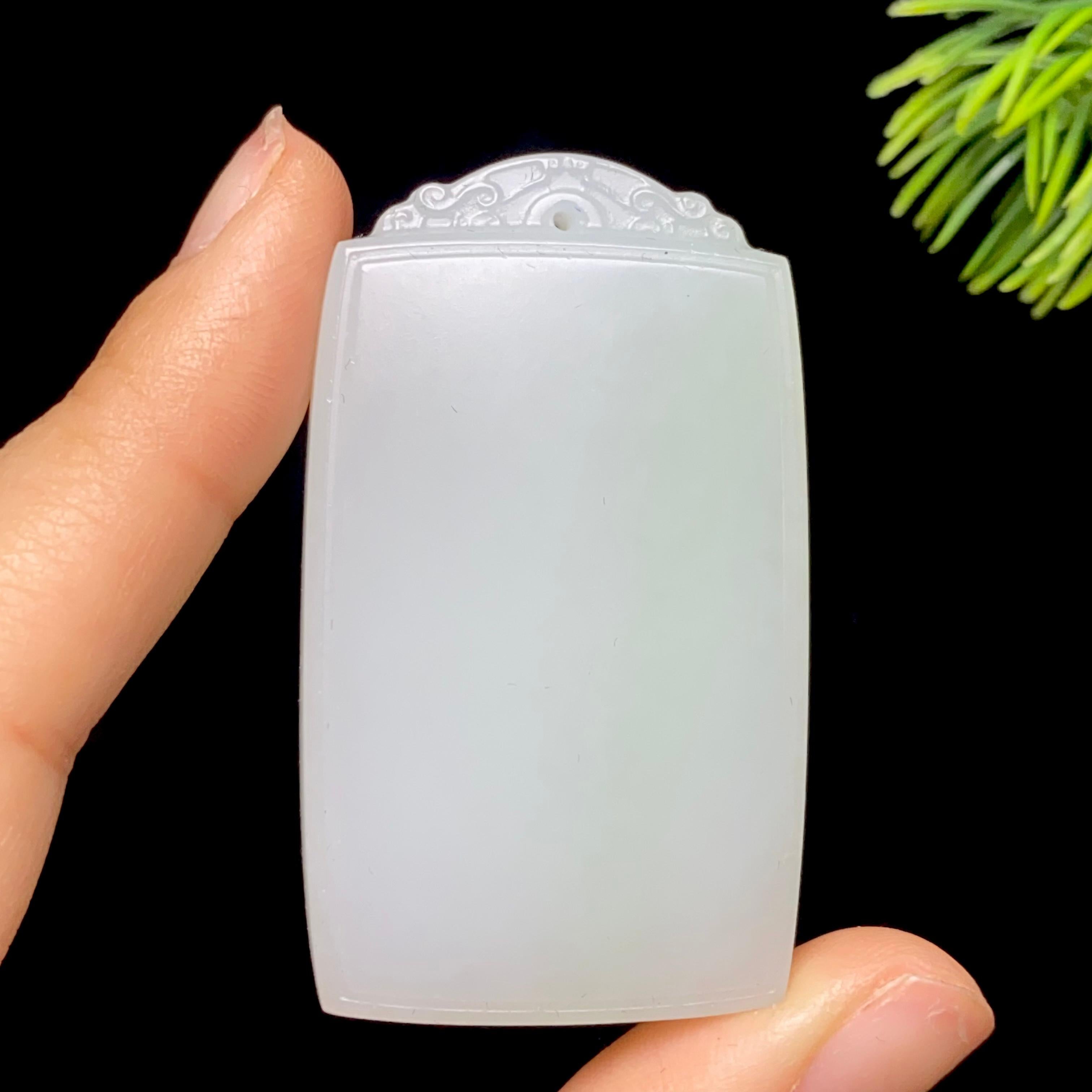 和田玉白玉带翠无事牌（37.3g）