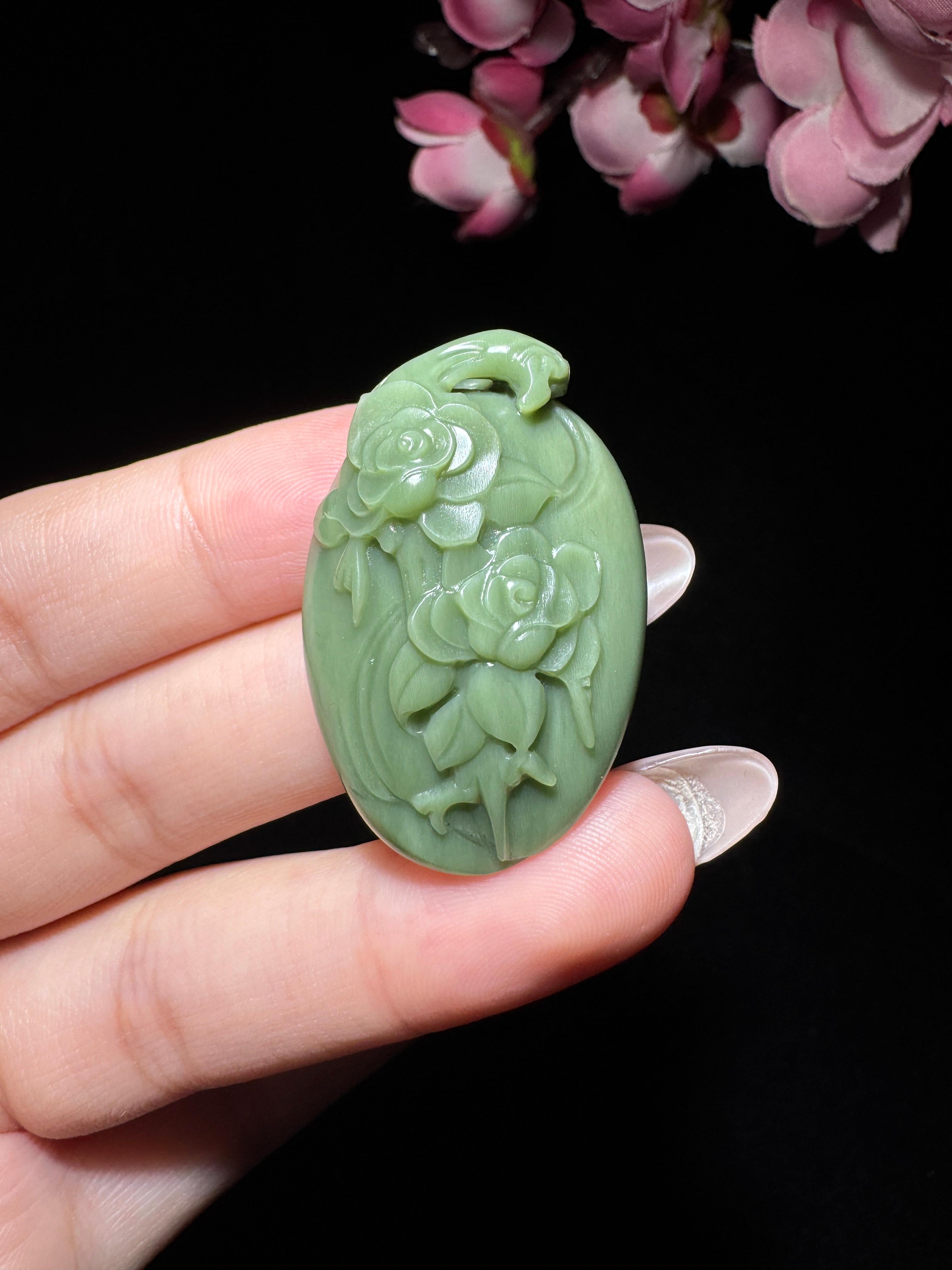 和田玉籽料沙枣青花开富贵（15.1g）