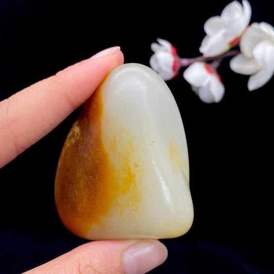 和田玉聚红皮籽料原石（69.2g）